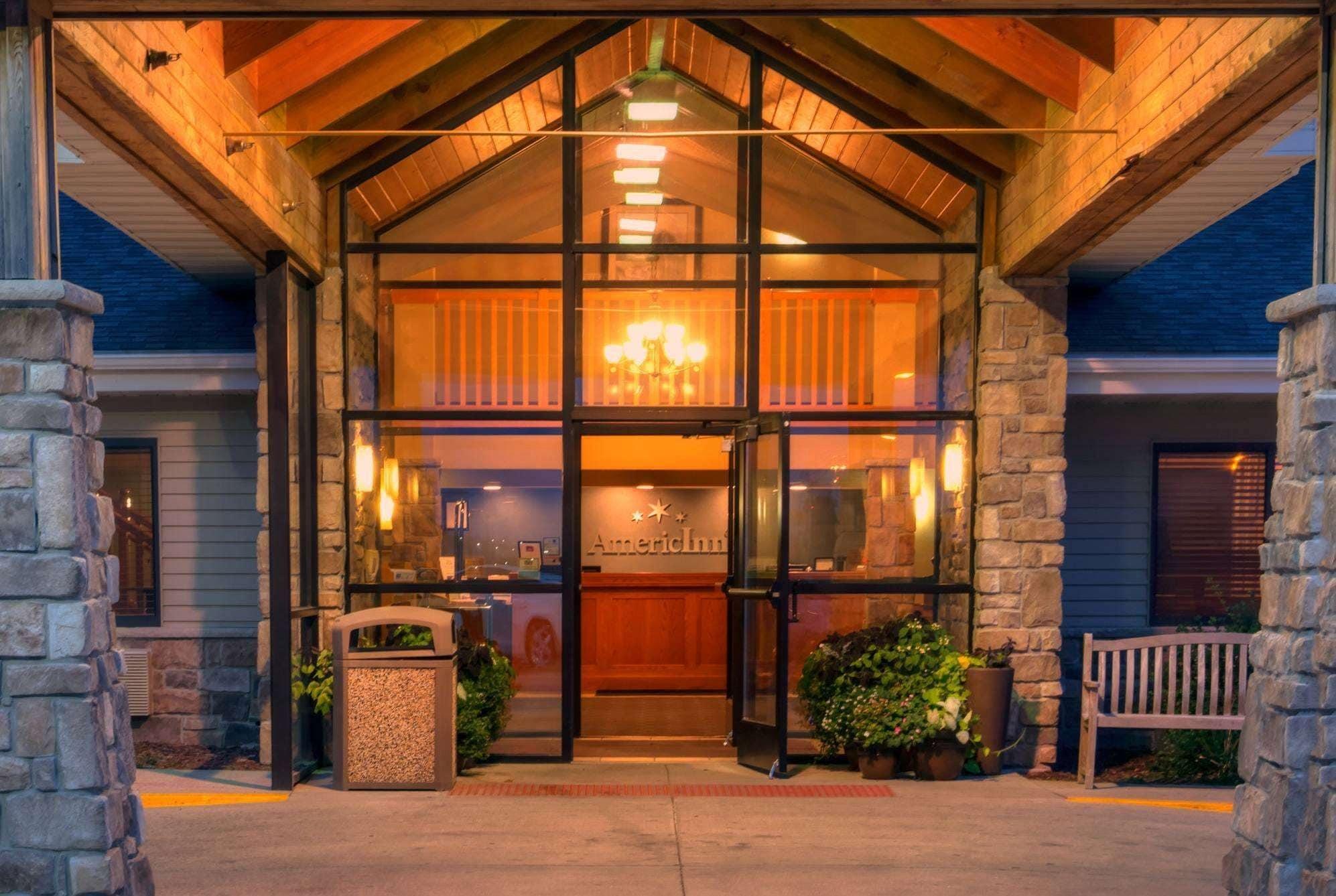 Vista Exterior AmericInn by Wyndham Fort Dodge
