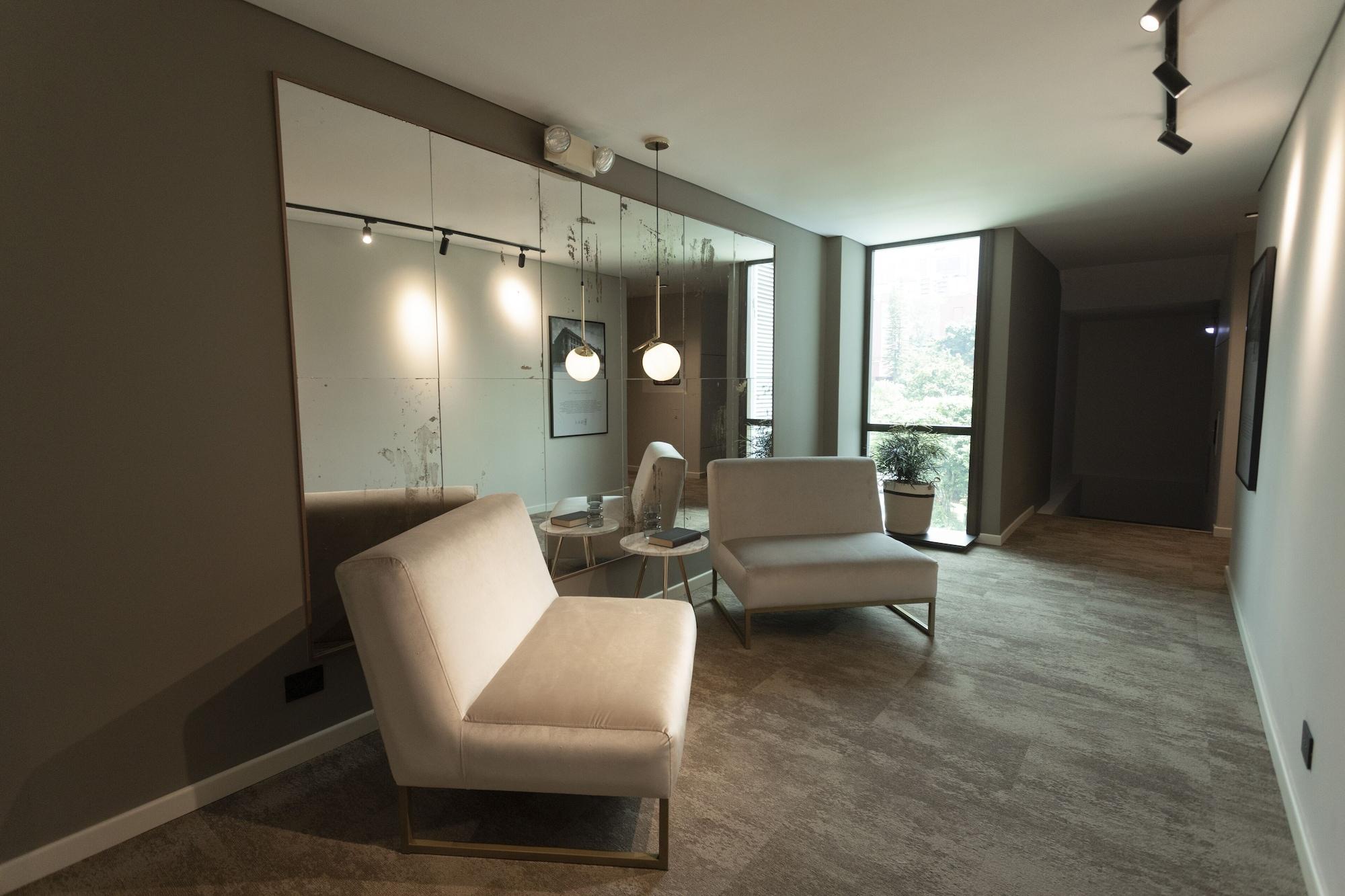 Varios 1616 HOTEL