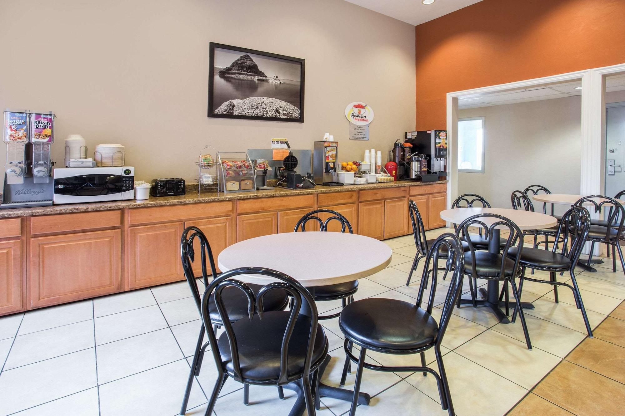 Restaurant Super 8 by Wyndham Corvallis