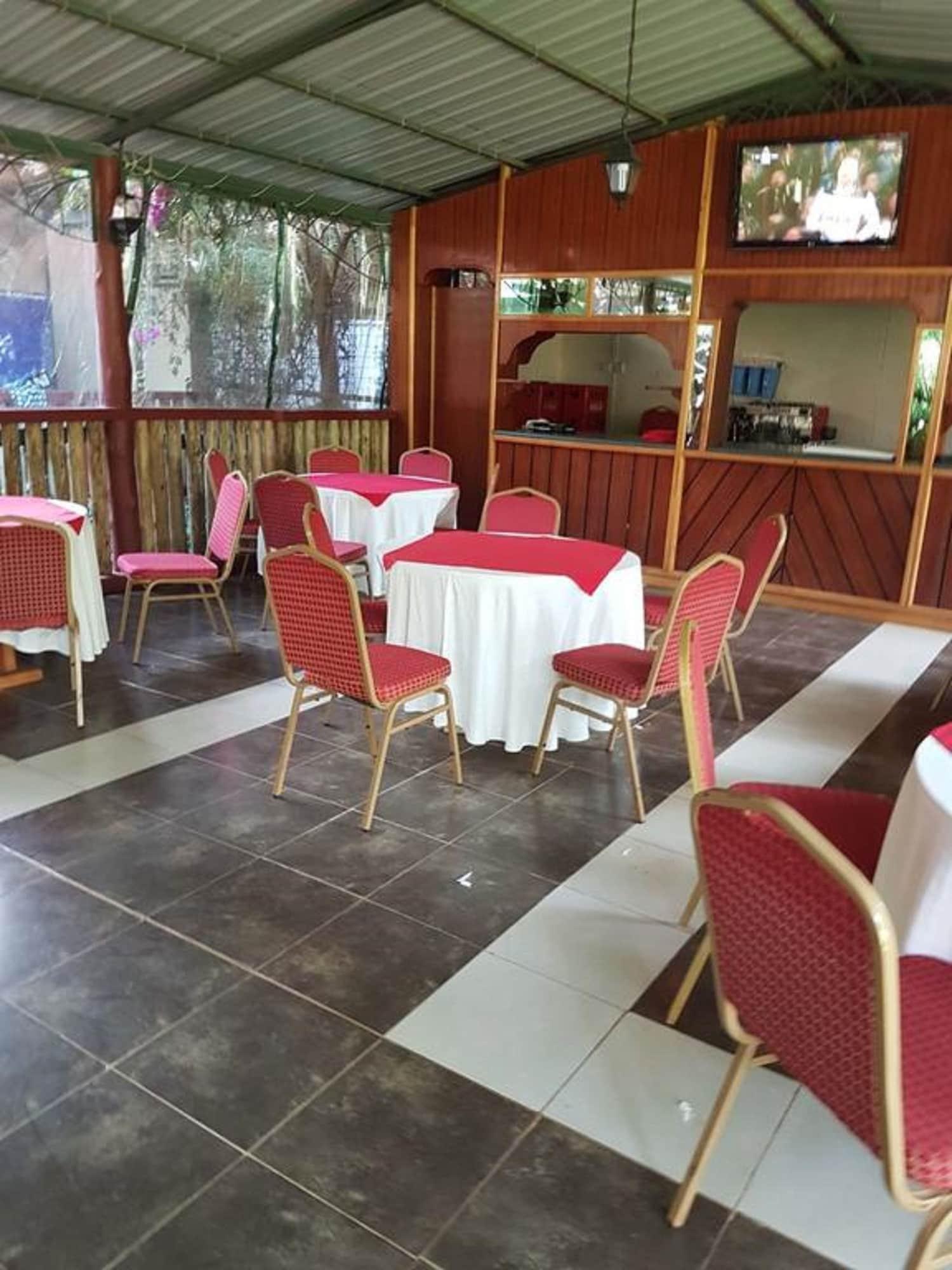 Sala de Reuniones The Noble Hotel and Conference Center