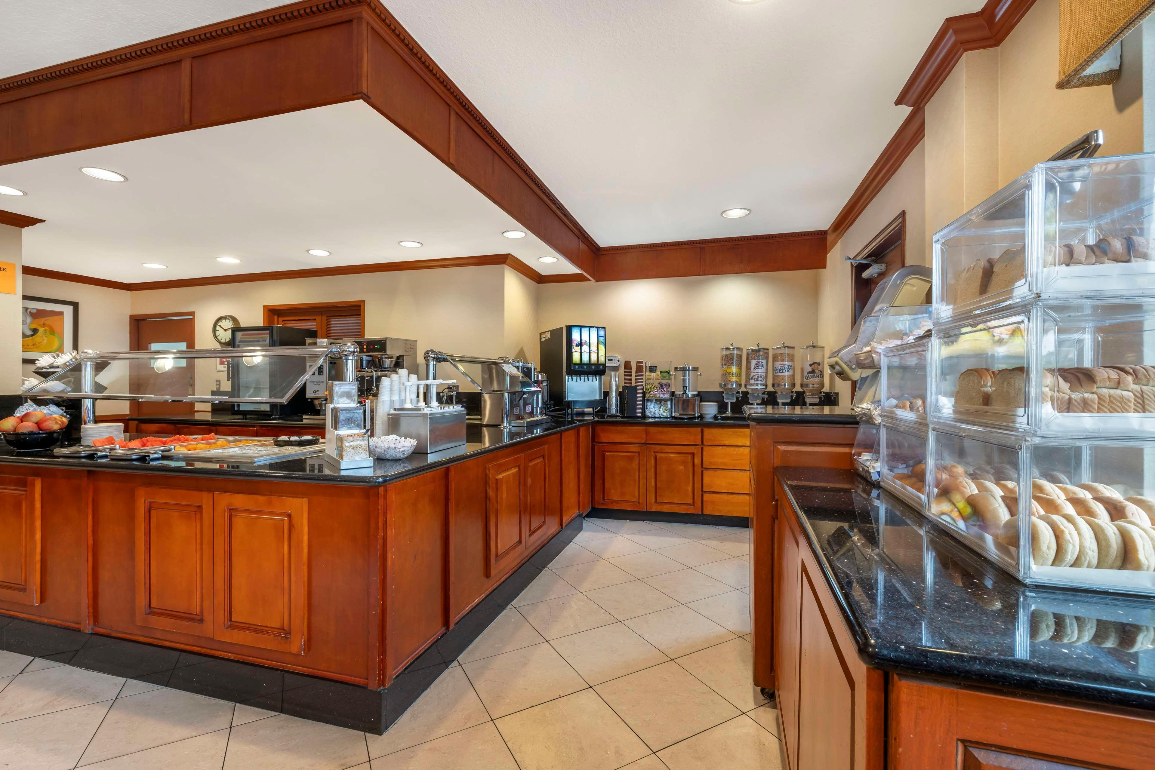 Restaurant Best Western Plus Orange County Airport North