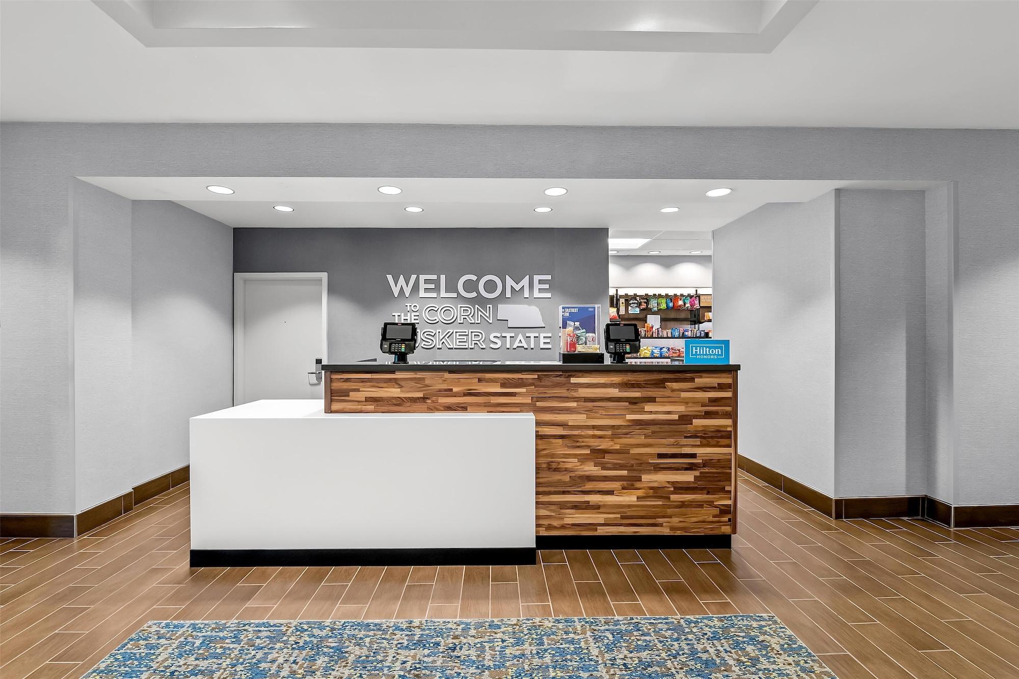 Vista Lobby Hampton Inn Omaha/West Dodge Road (Old Mill)
