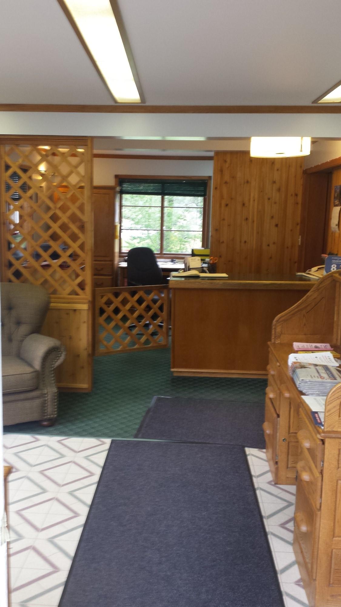 Vista Lobby Lakeside Motel