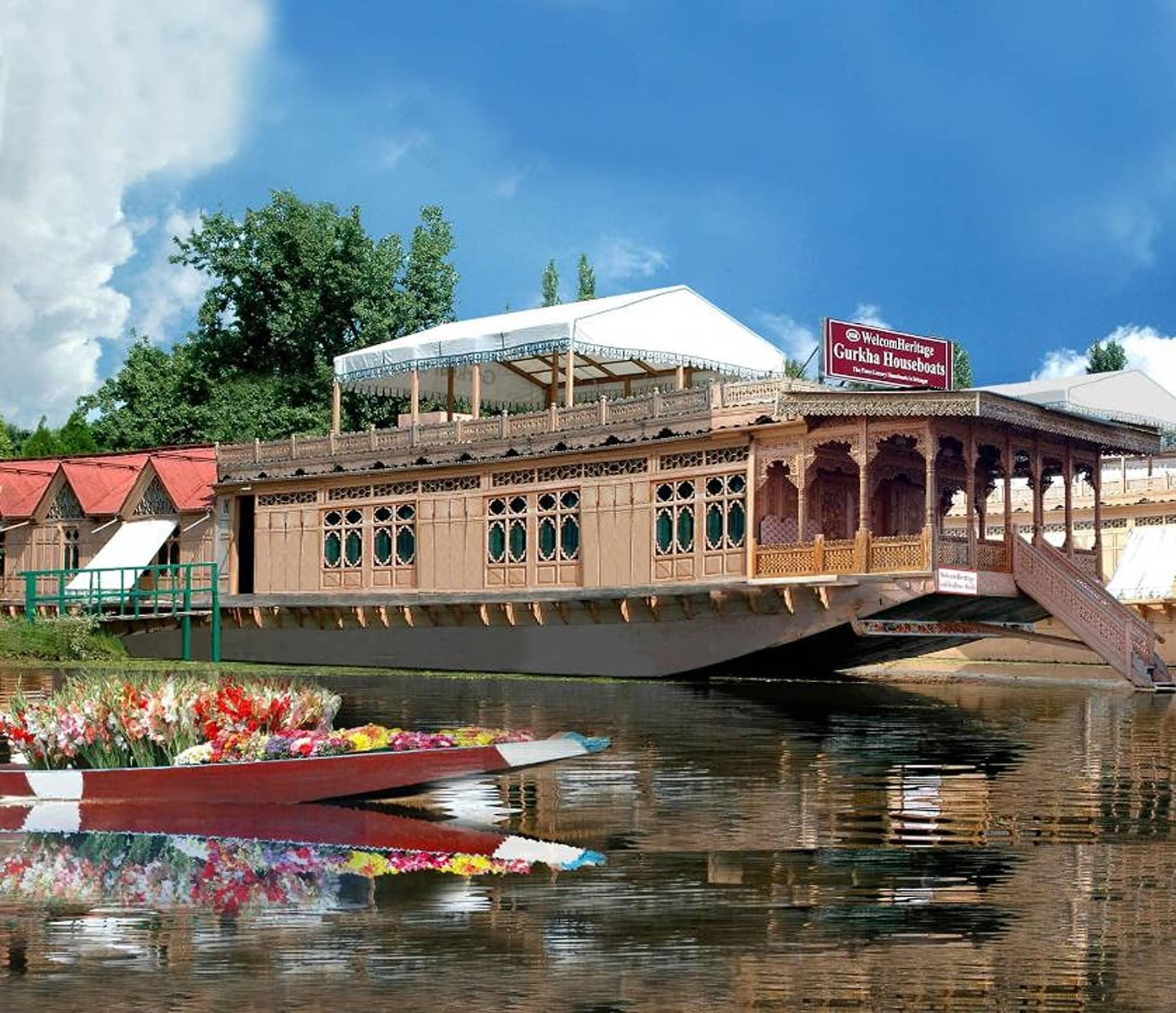Varios WelcomHeritage Gurkha Houseboats