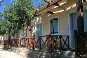 Alojamiento - Santorini Camping Rooms