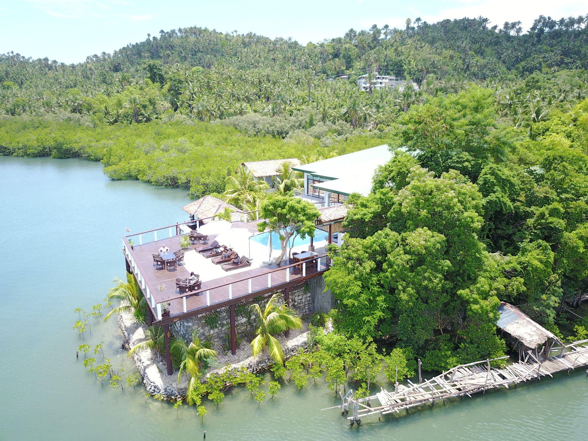 Vista Exterior Edgewater Dive & Spa Resort