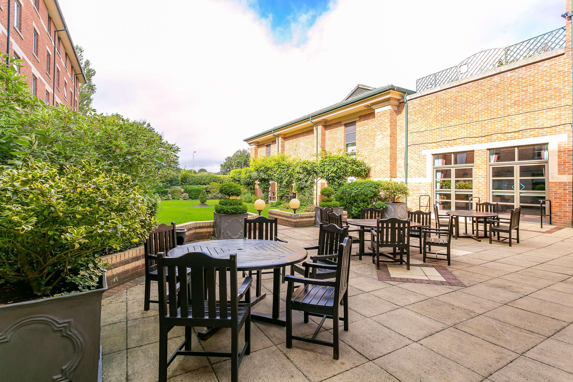 Vista Exterior Clarion Cedar Court Leeds Bradford Hotel