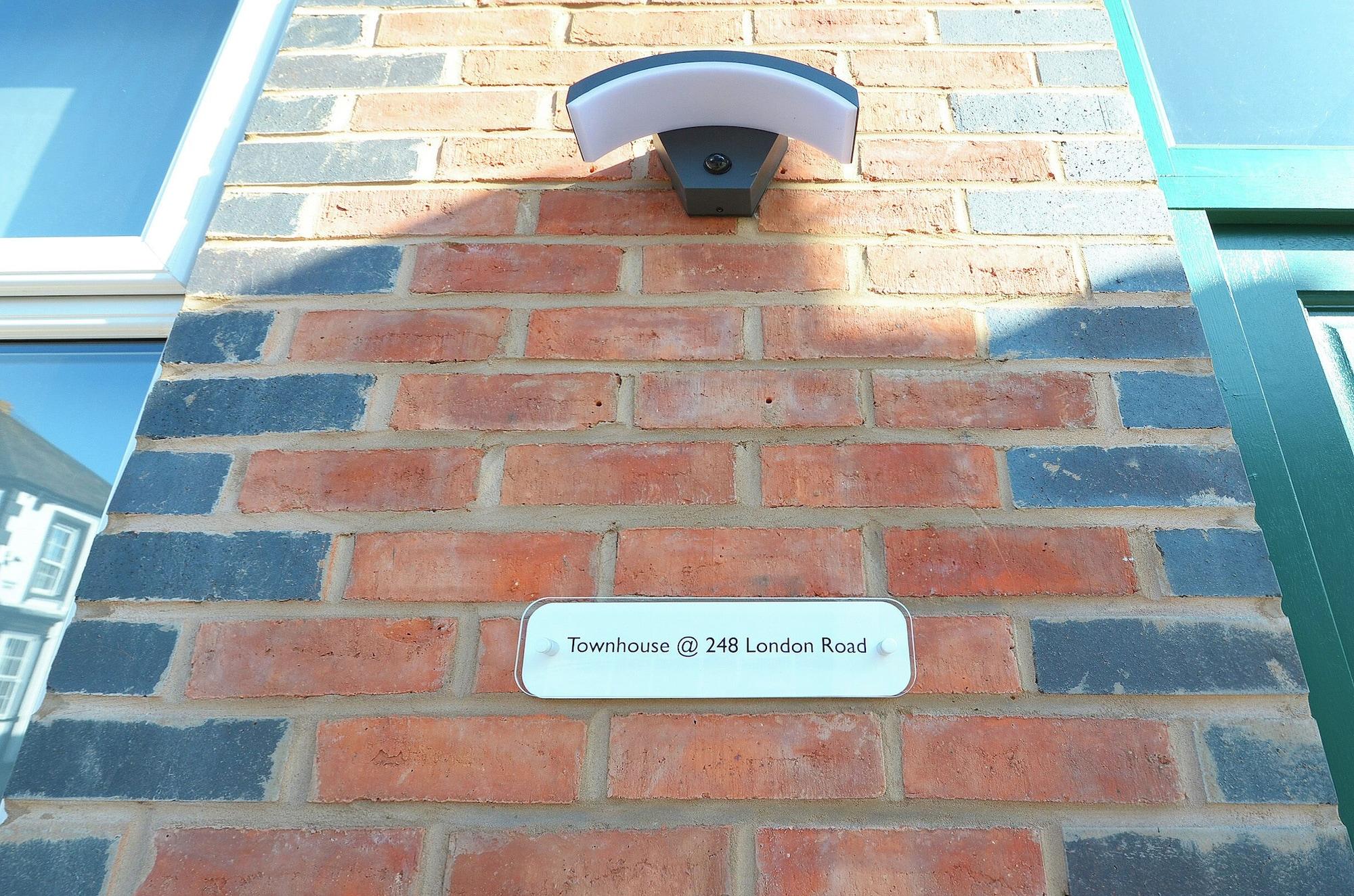 Vista Exterior Townhouse Plus @ London Road Stoke