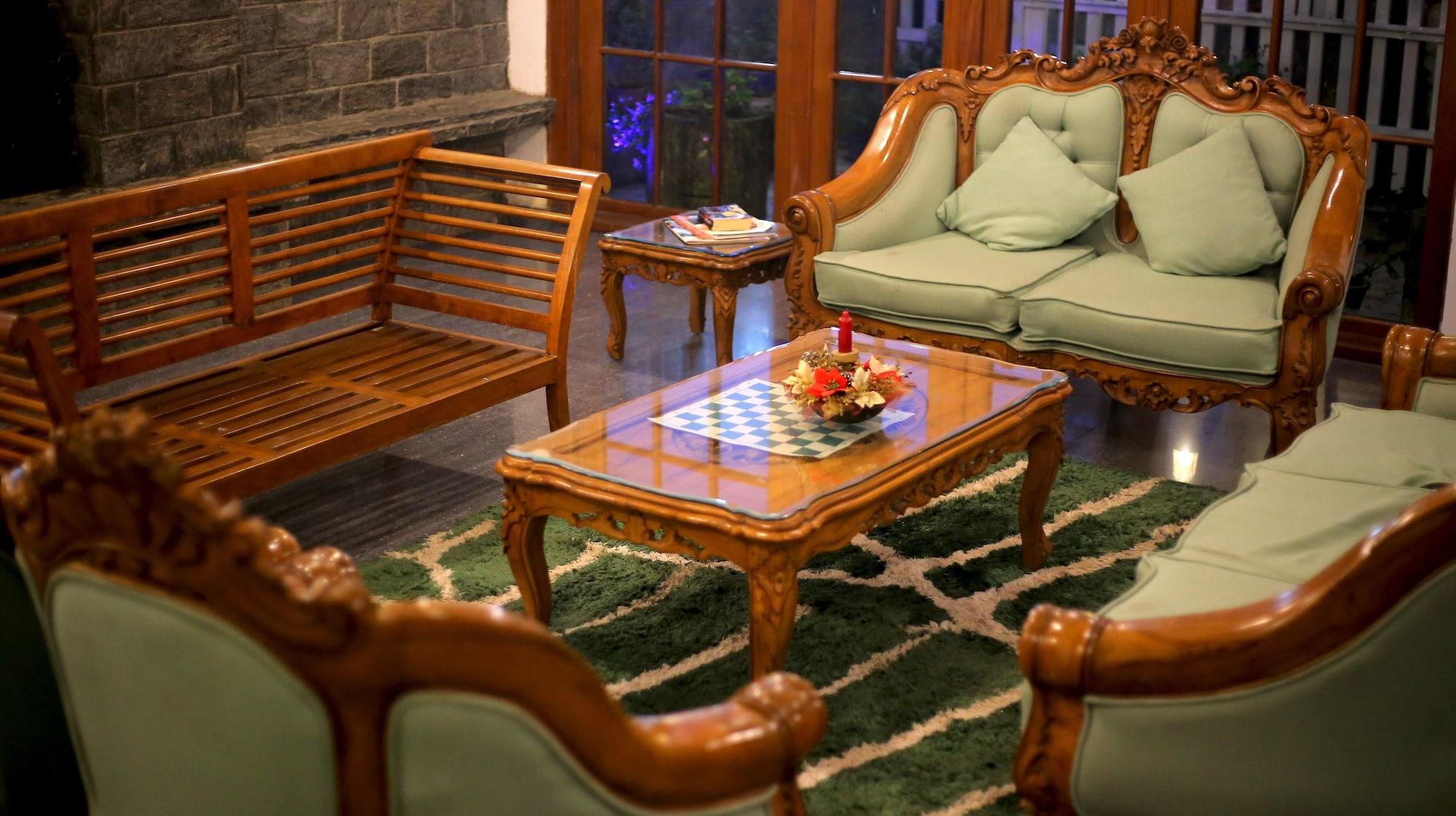 Vista Lobby Royal Hills