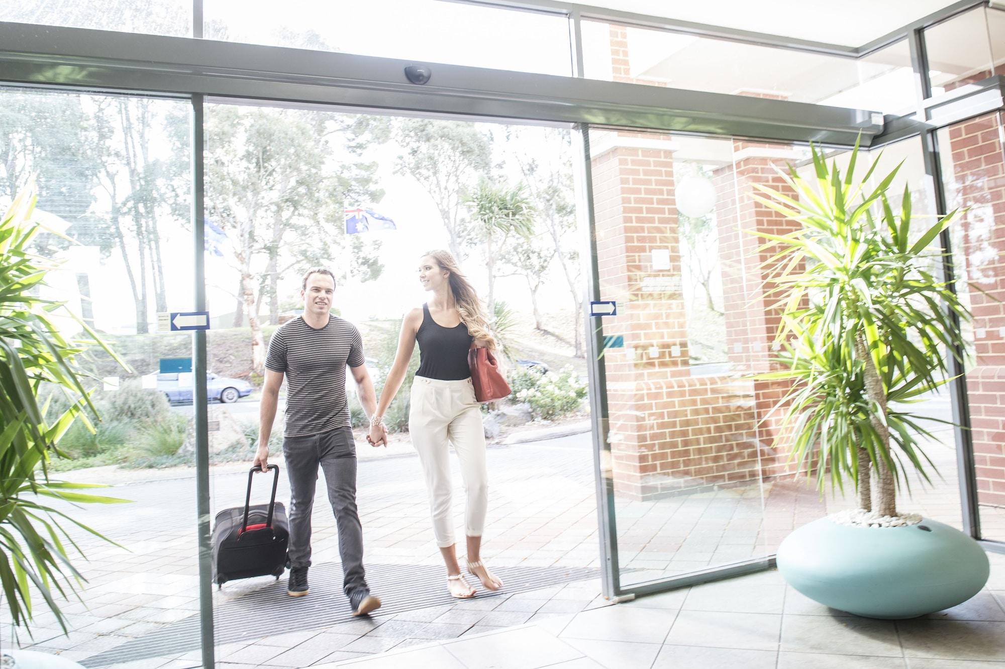 Vista Lobby Novotel Barossa Valley Resort