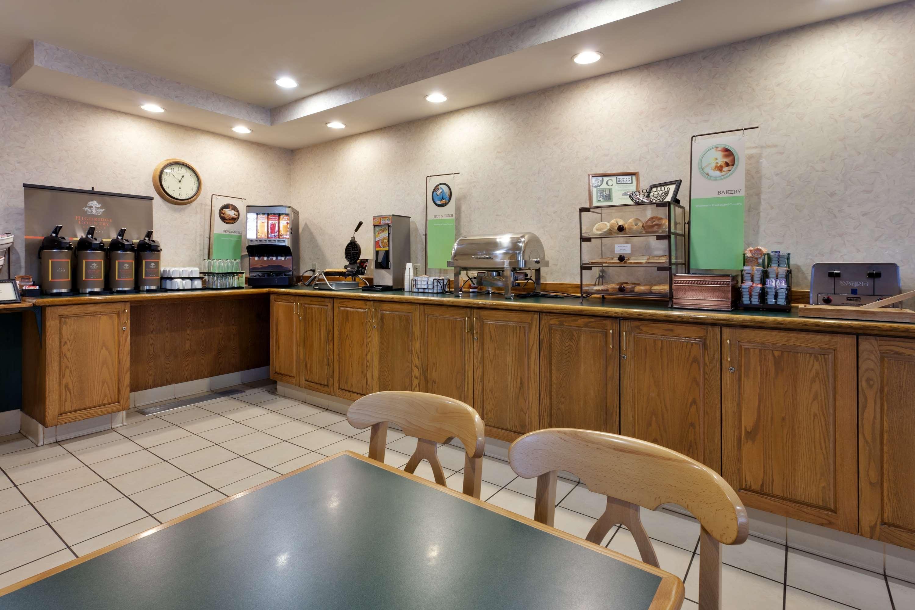 Restaurant Country Inn & Suites by Radisson, Mount Morris, NY