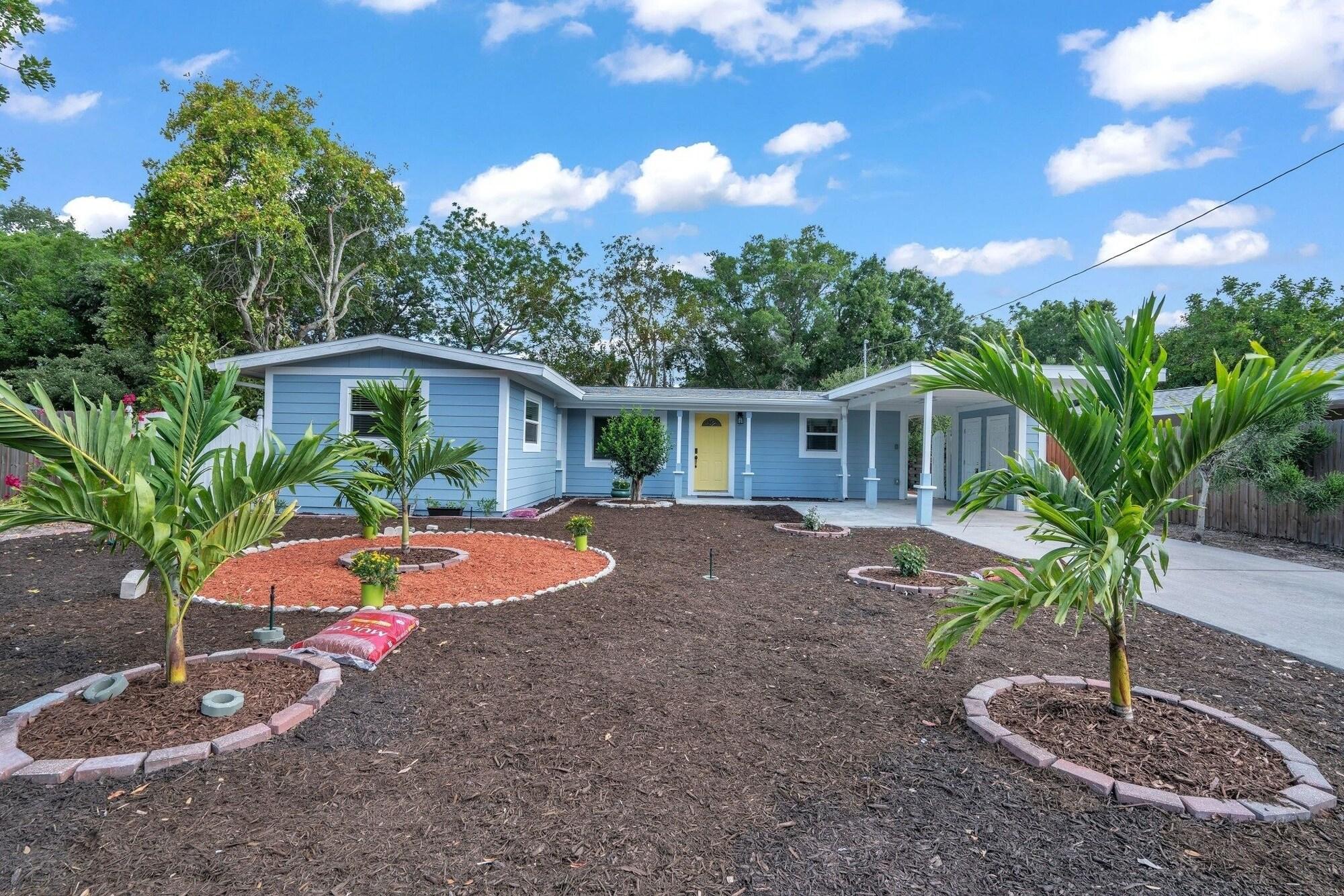 Comodidades del Alojamiento Private Cozy Sarasota Home 3 Bedroom Home by RedAwning