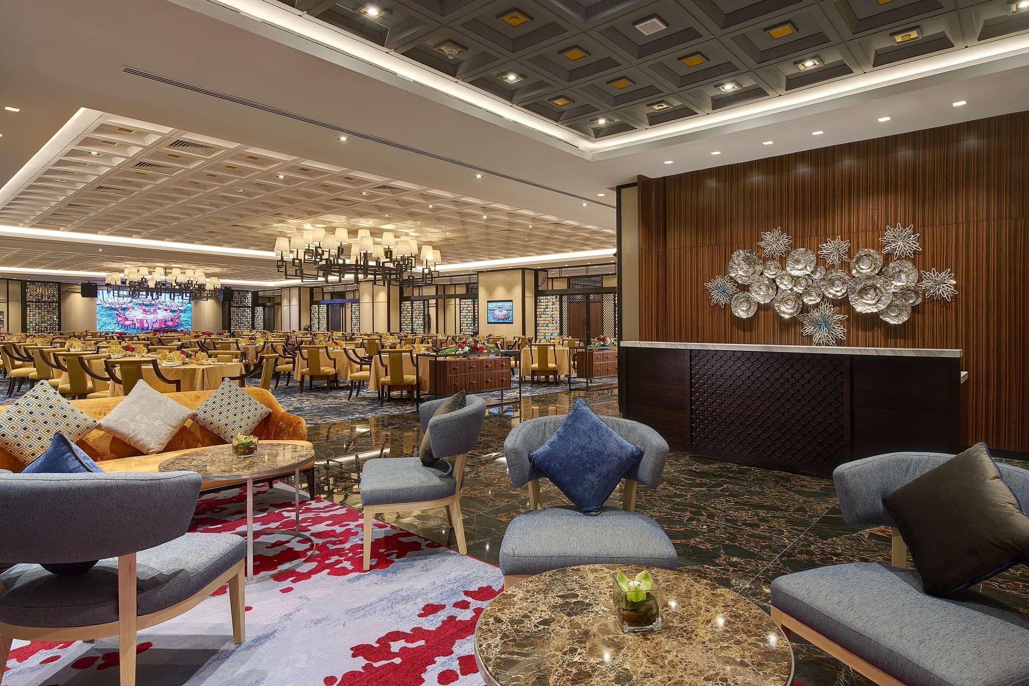 Restaurant One World Hotel