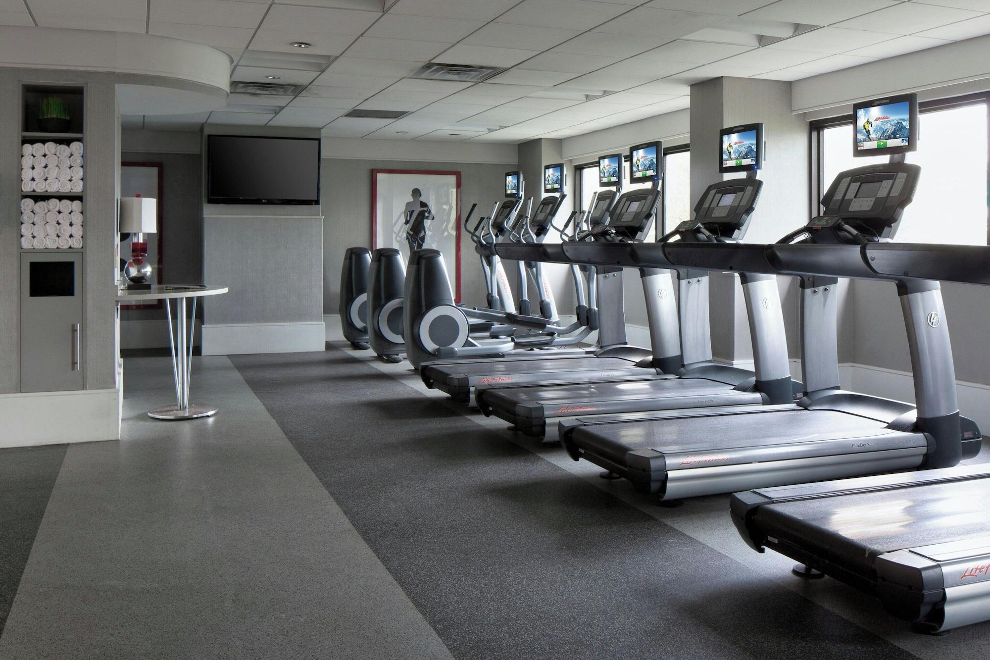 Gimnasio New York LaGuardia Airport Marriott