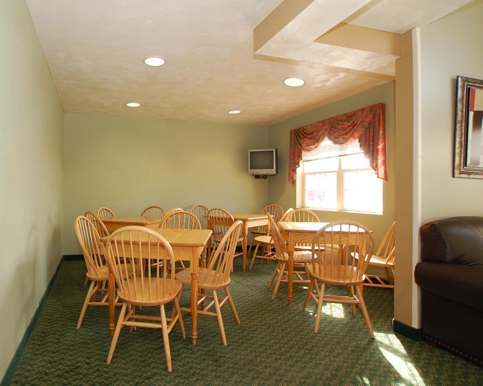 Restaurant Knights Inn & Suites St. Clairsville