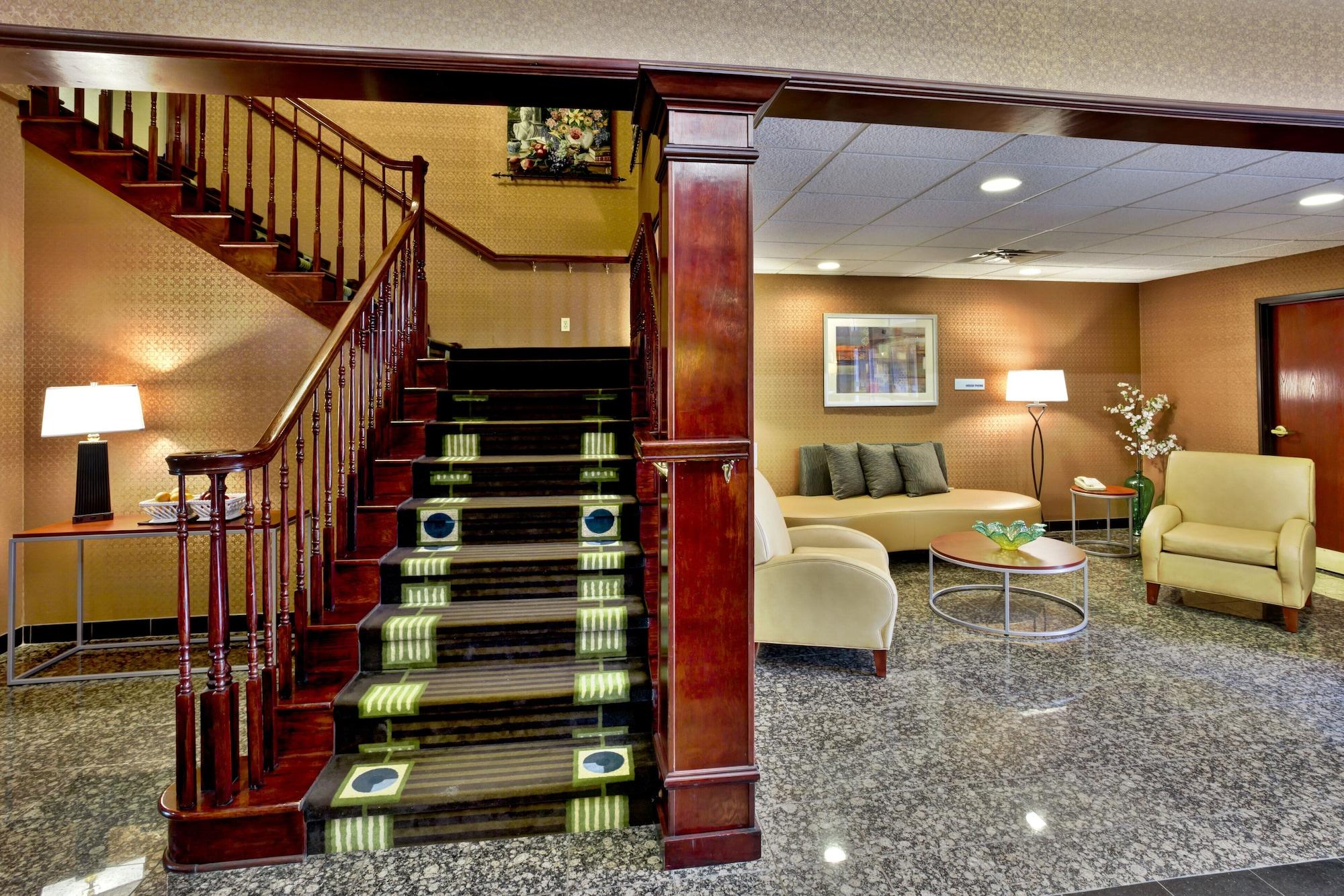 Vista Lobby Holiday Inn Express Hotel & Suites Woodhaven by IHG