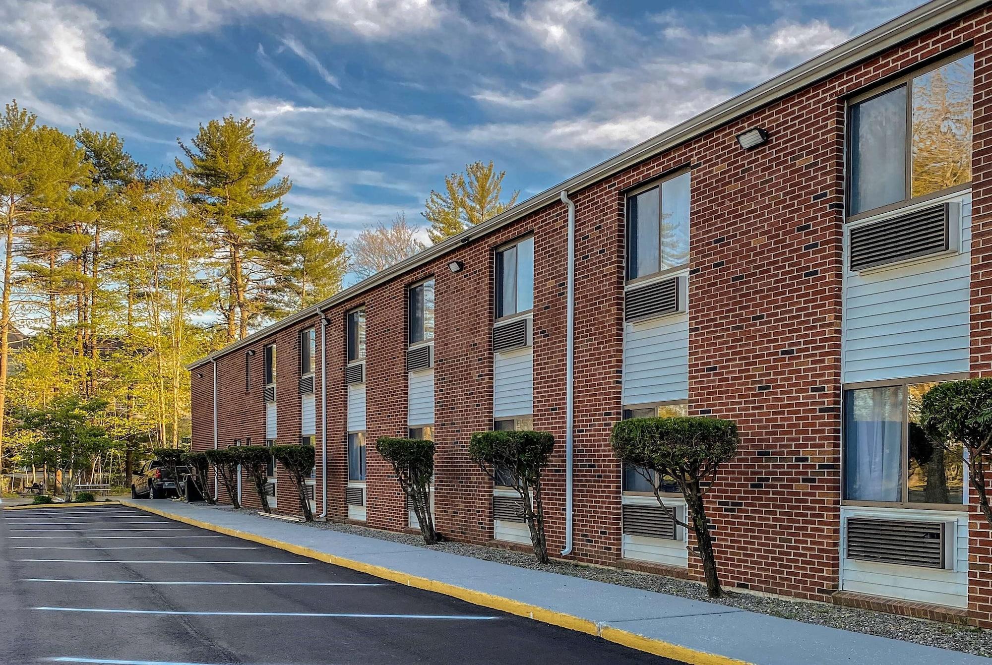 Vista Exterior Days Inn by Wyndham Brunswick Bath Area