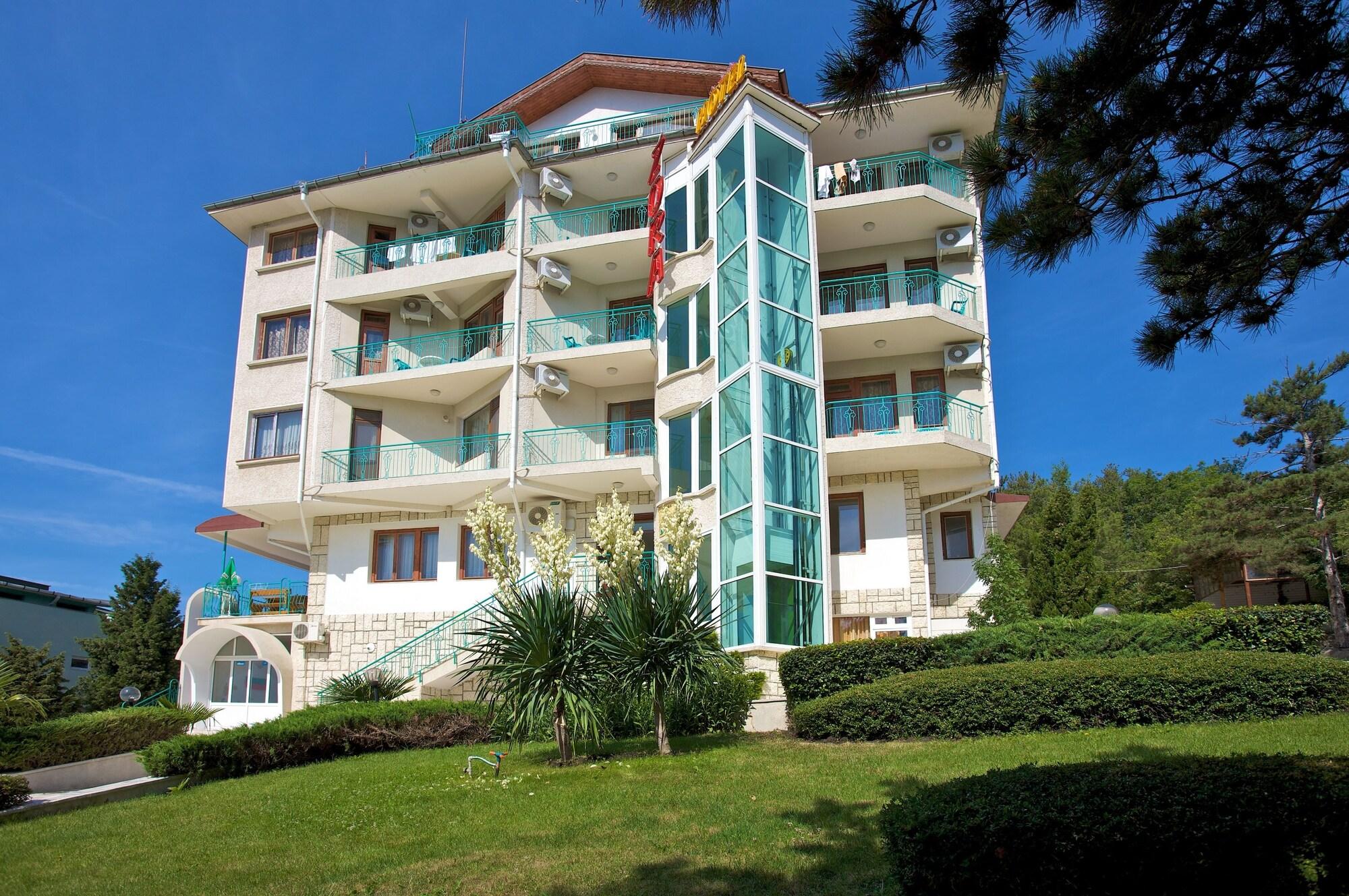 Varios Hotel Zora