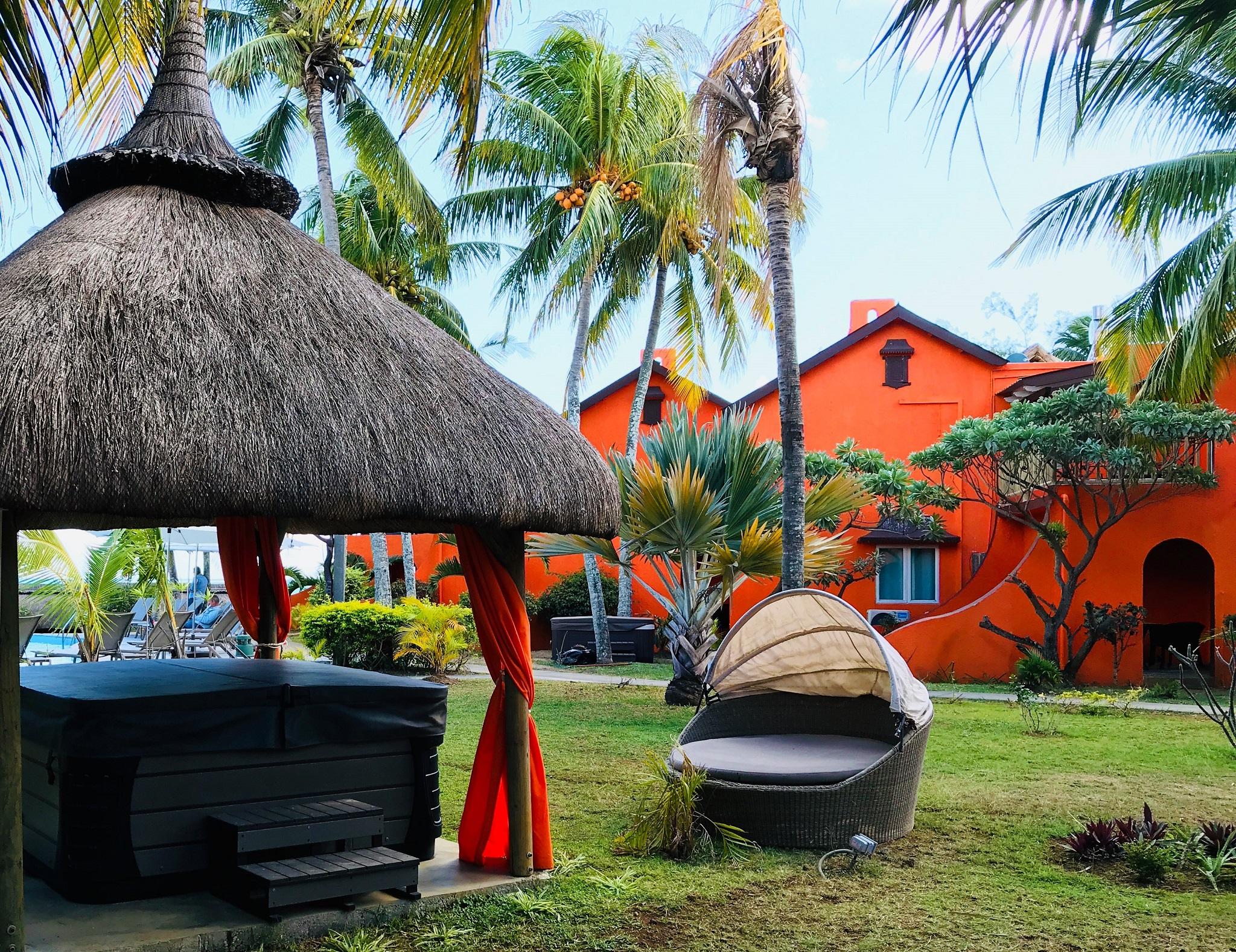 Vista Exterior Flowers of Paradise