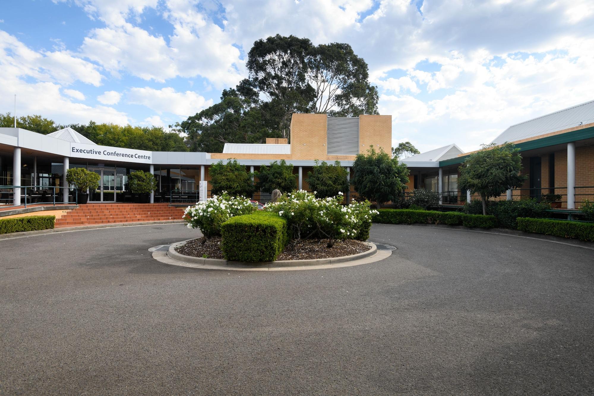 Vista Exterior Lakeside Hotel and Conference Centre