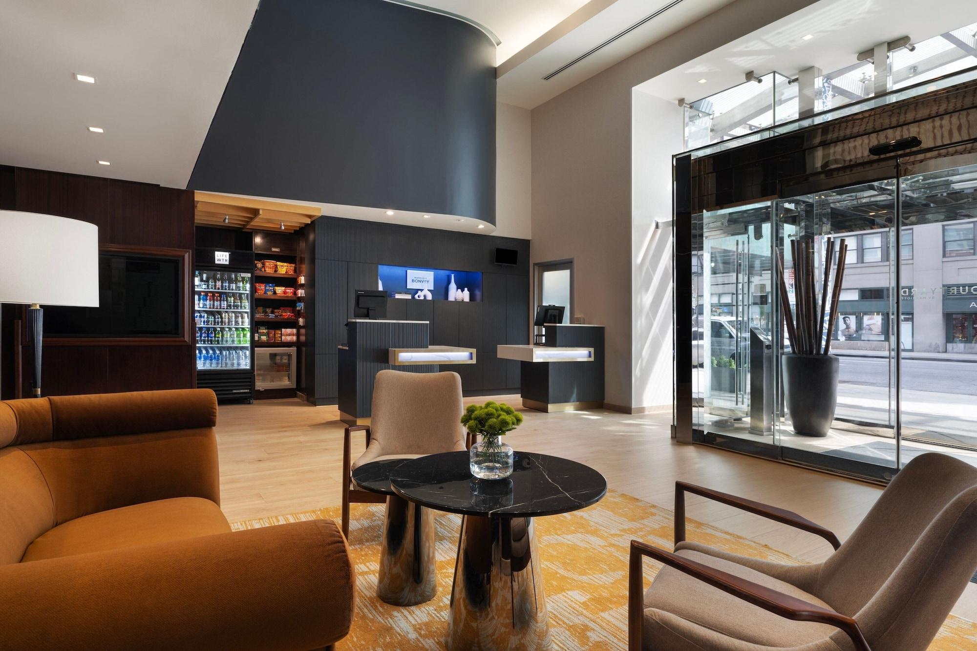 Vista do lobby Courtyard by Marriott New York Manhattan/SoHo