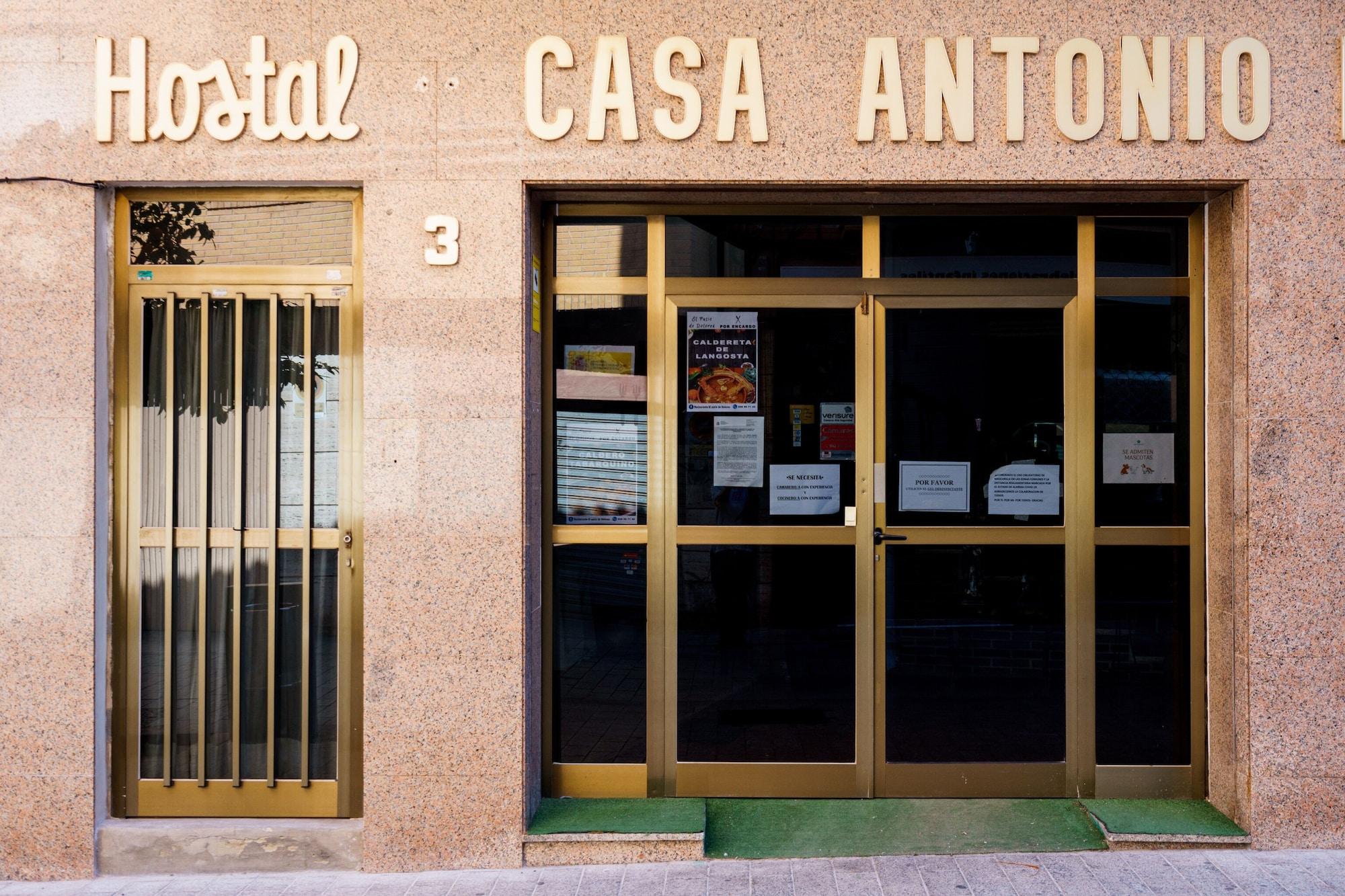 Vista Exterior Hostal Casa Antonio by Vivere Stays