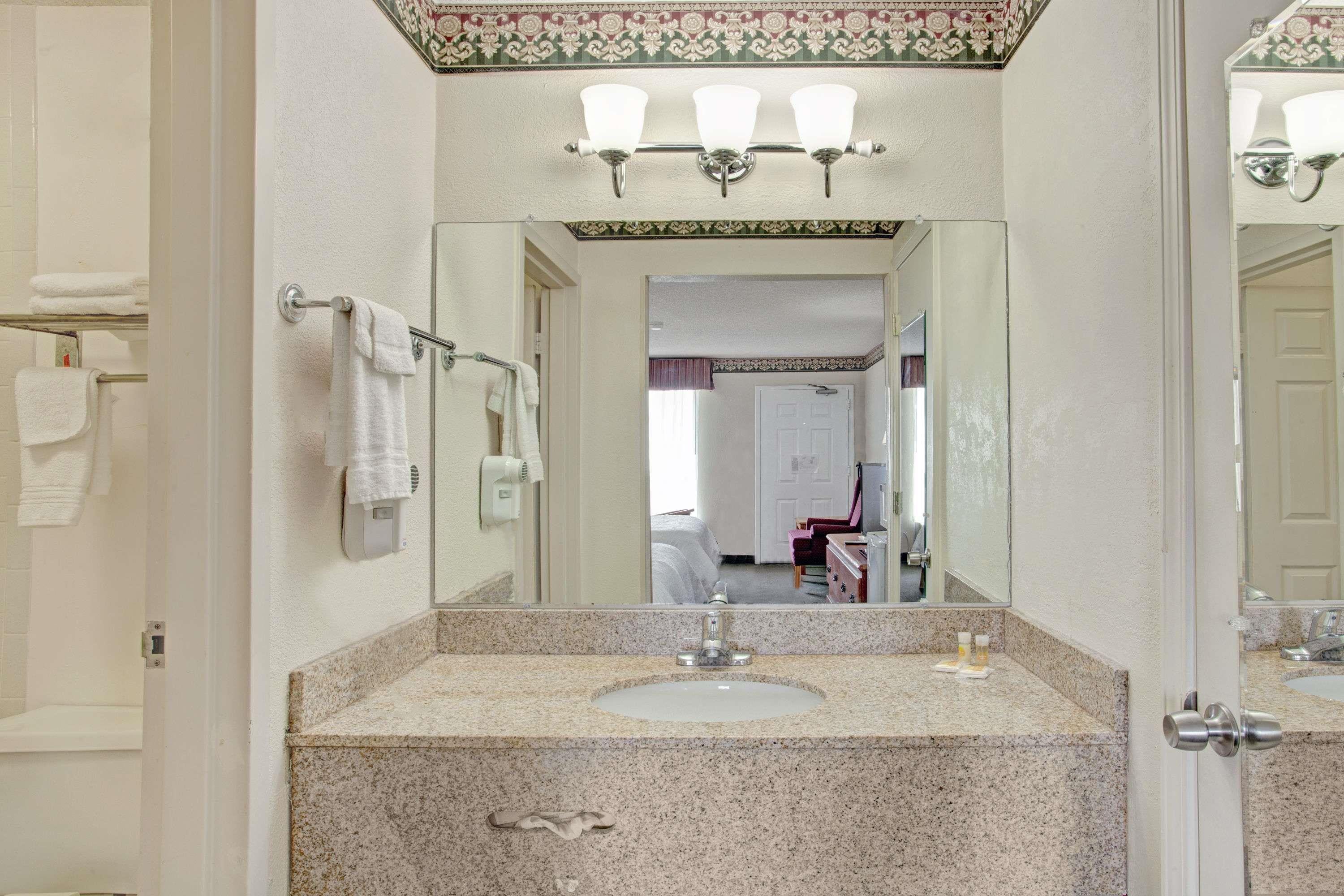 Set de Habitación Days Inn & Suites by Wyndham Collierville Germantown Area