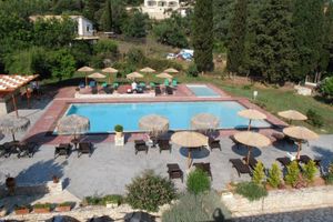 Alojamiento - Frosini Gardens