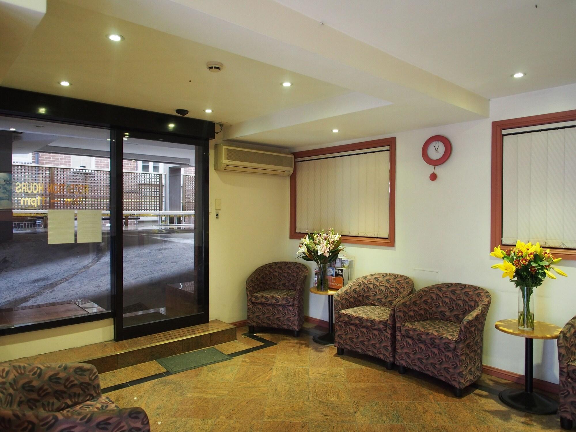 Vista Lobby Edgecliff Lodge Motel