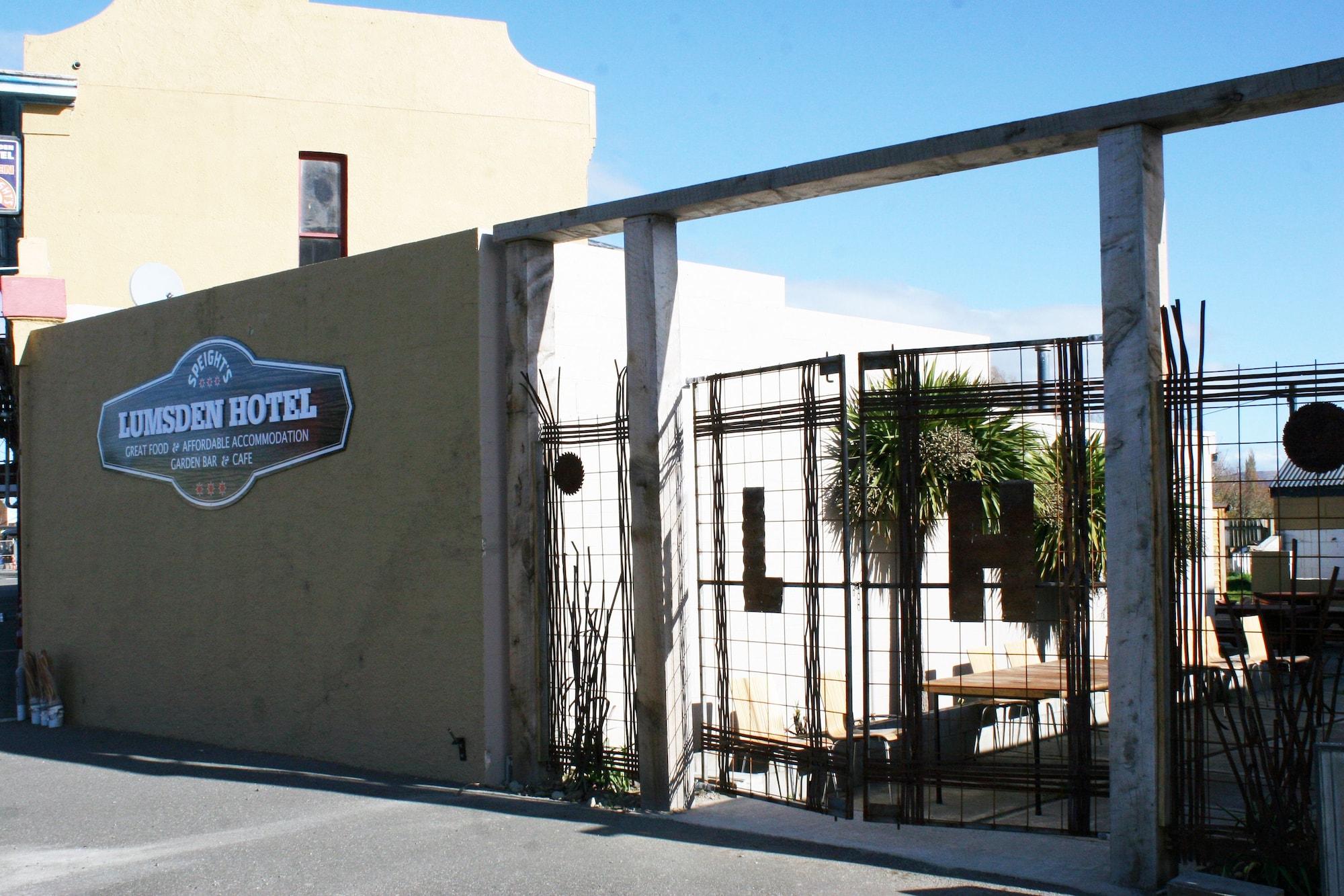 Vista Exterior Lumsden Hotel