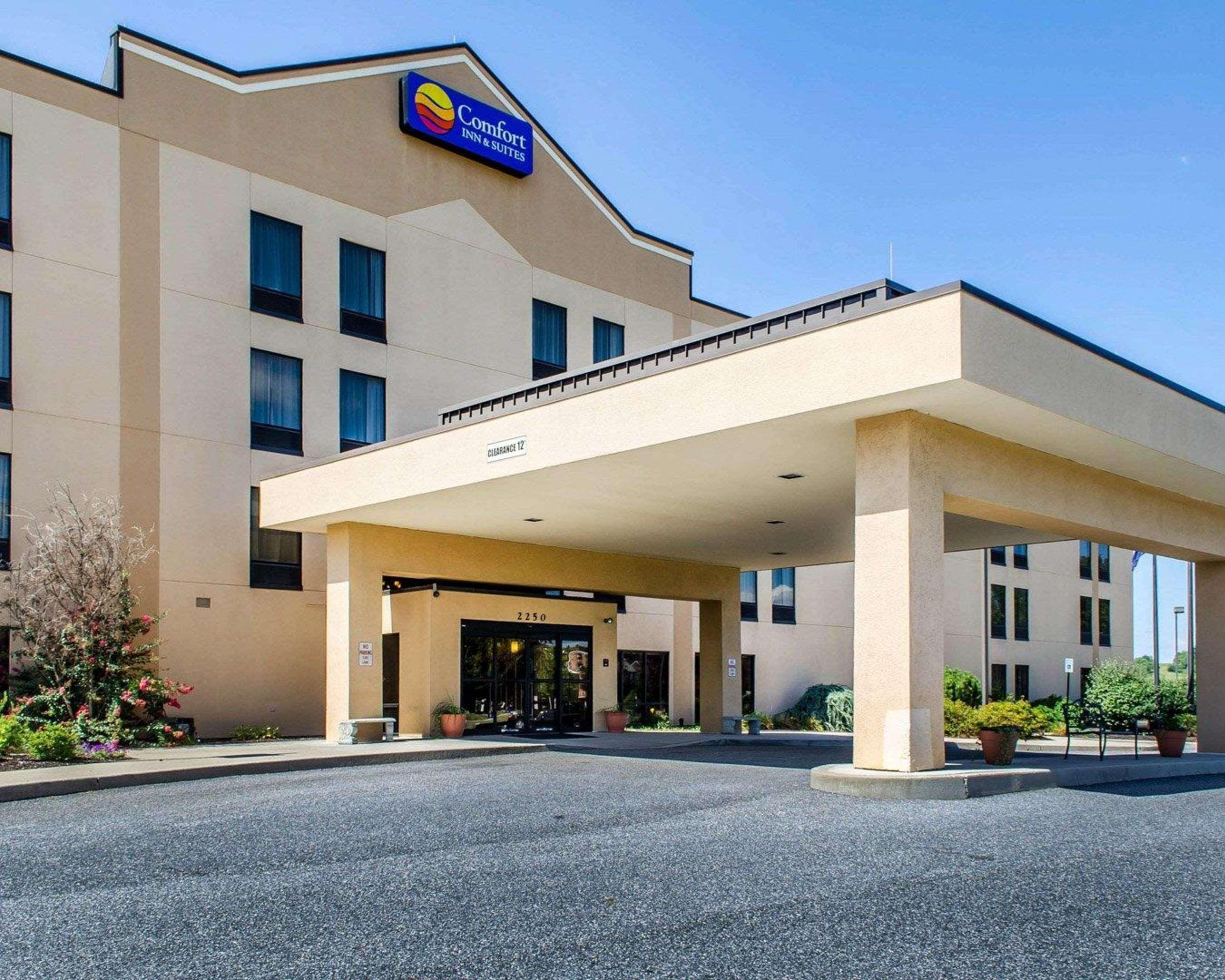 Vista Exterior Comfort Inn & Suites York North