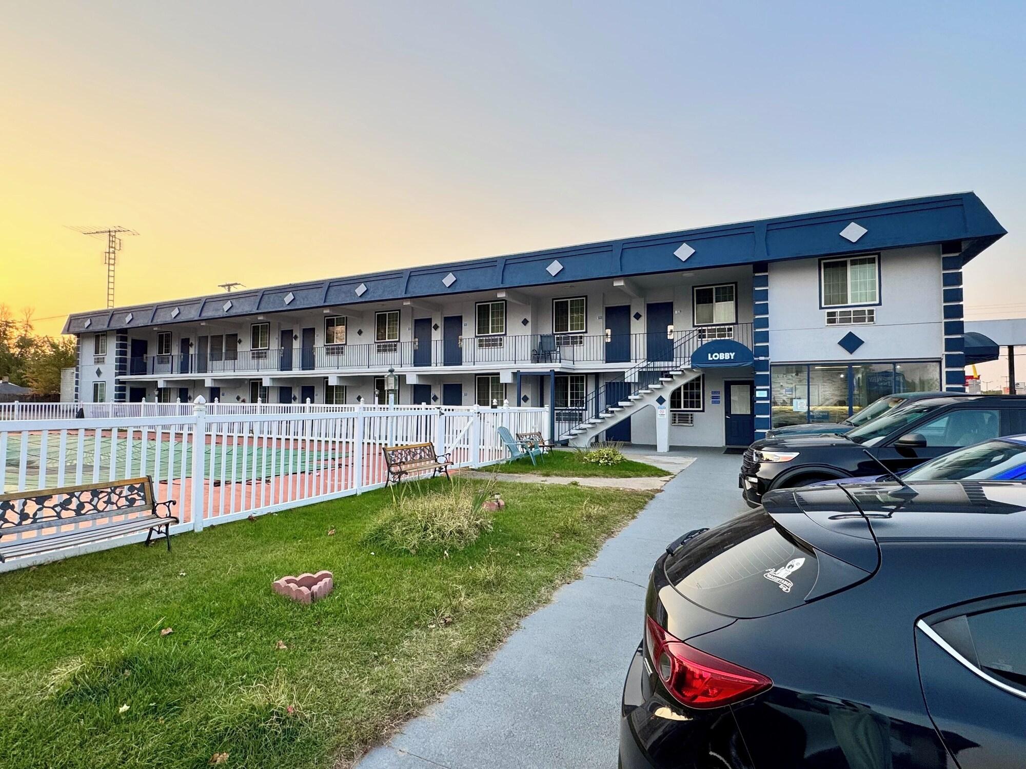 Varios Rodeway Inn