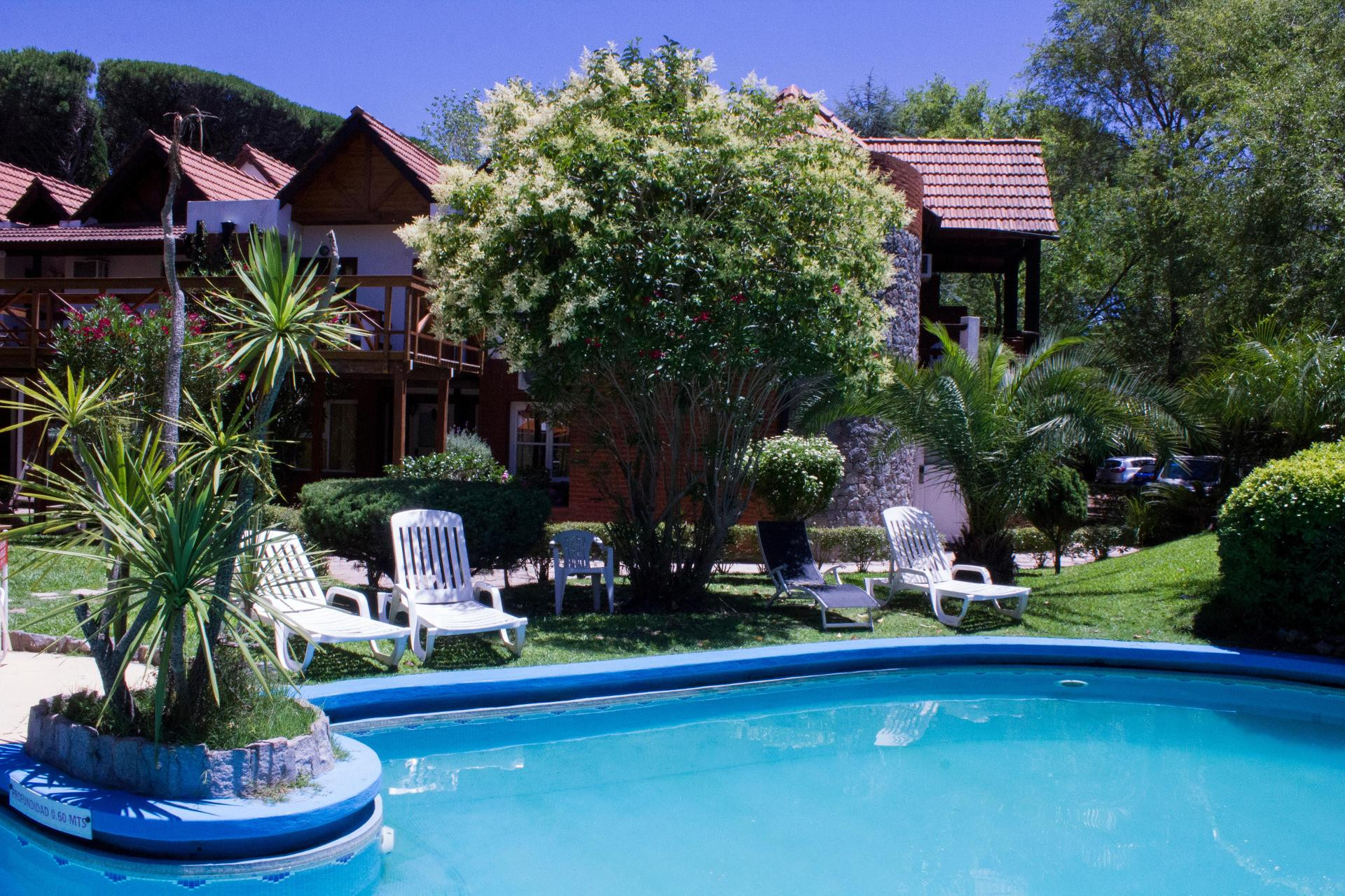 Vista Piscina San Remo Villa Corral Apart