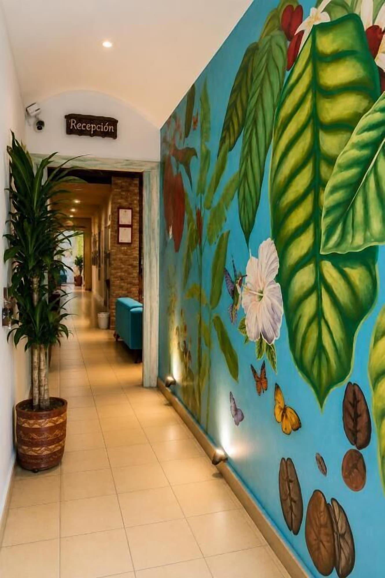 Varios Stay La 10 Hotel