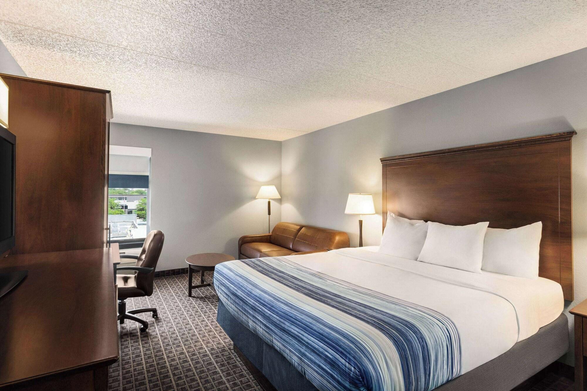 Habitación AmericInn by Wyndham Madison West