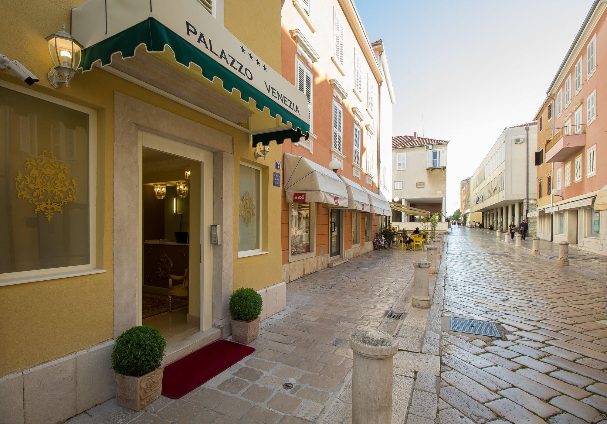 Varios Palazzo Venezia