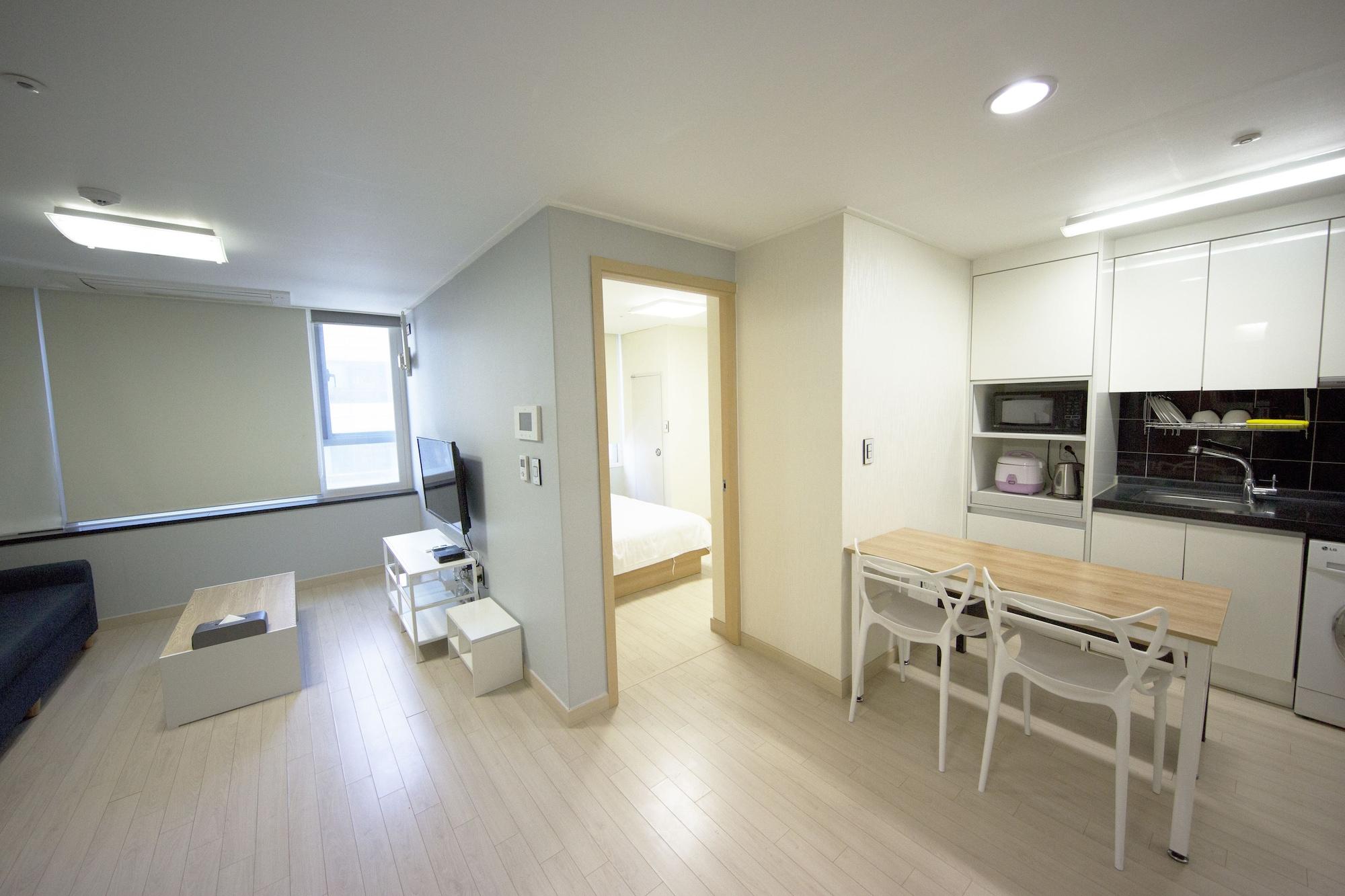 Varios Inn The City Business Hotel