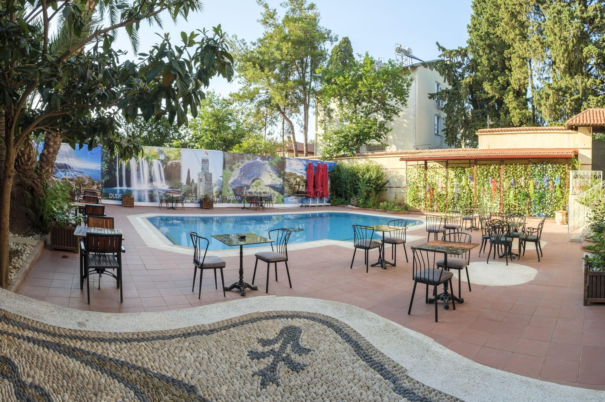 Vista Exterior Giges King Hotel