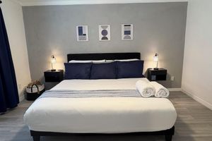 Alquiler Vacacional - Modern 2-bedroom condo with WiFi, AC in Orlando