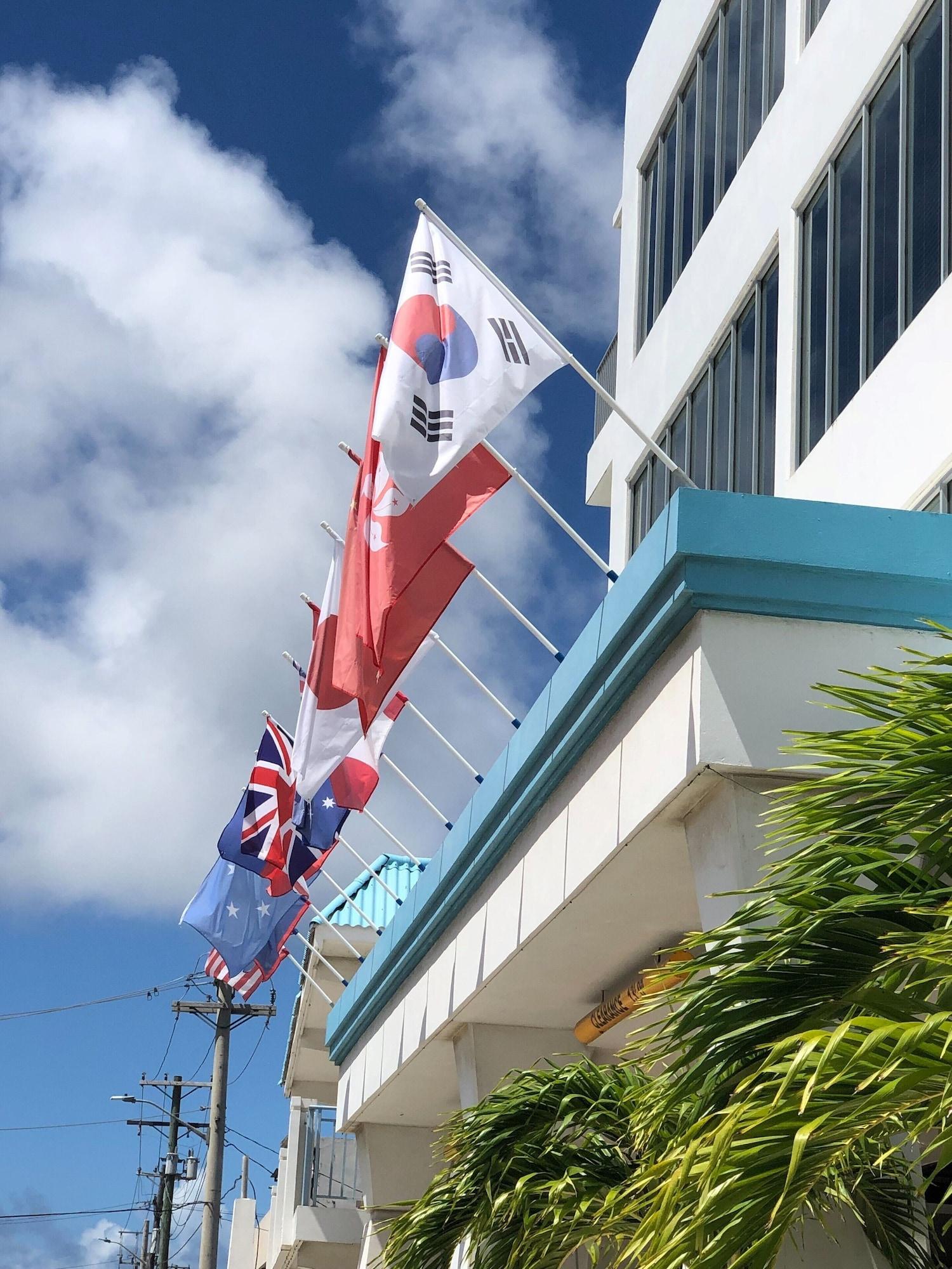 Vista Exterior Surfrider Resort Hotel