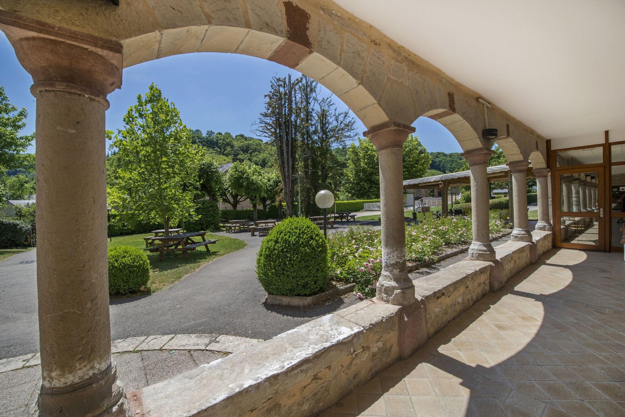 Vista Exterior L Oustal