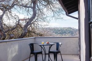 Alquiler Vacacional - Cathedral by Avantstay Charming Secluded Estate w Sauna Pool Table Views of the Rolling Hills