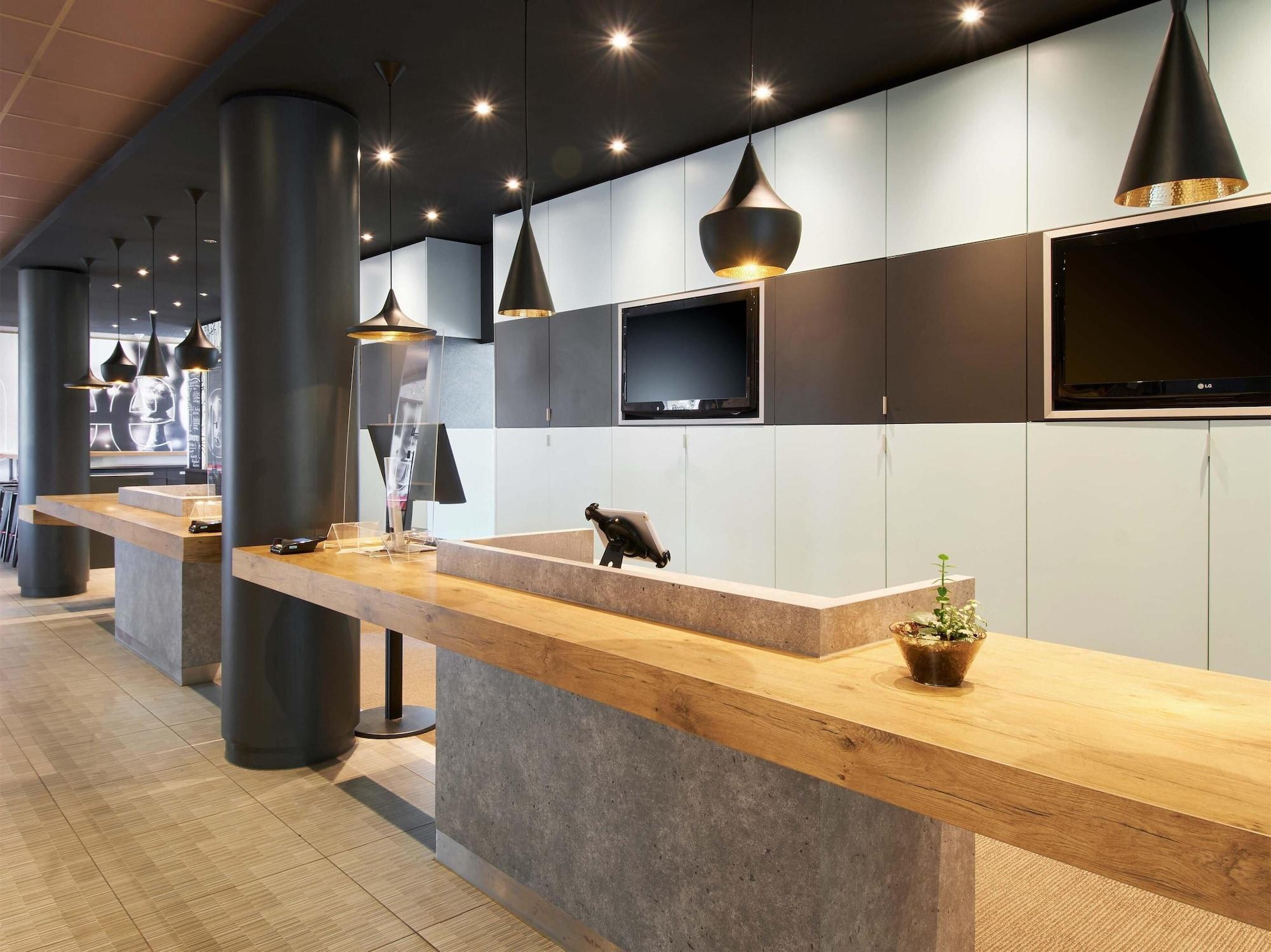 Vista Lobby B&B HOTEL Frankfurt-Messe
