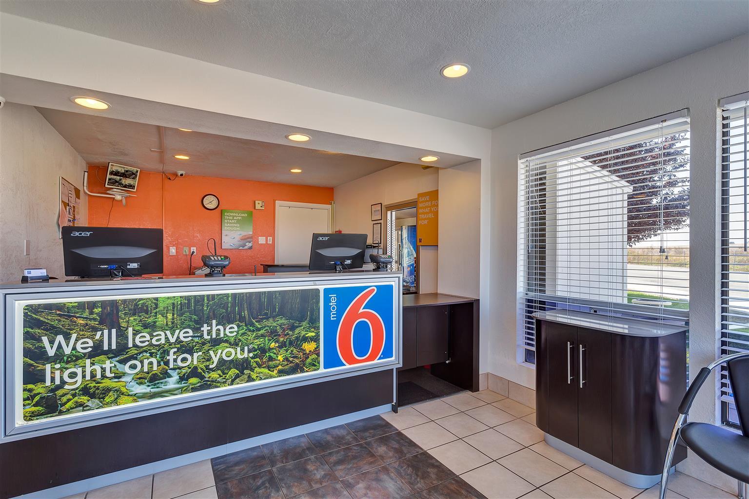 Vista Lobby Motel 6 Vallejo, CA - Six Flags West
