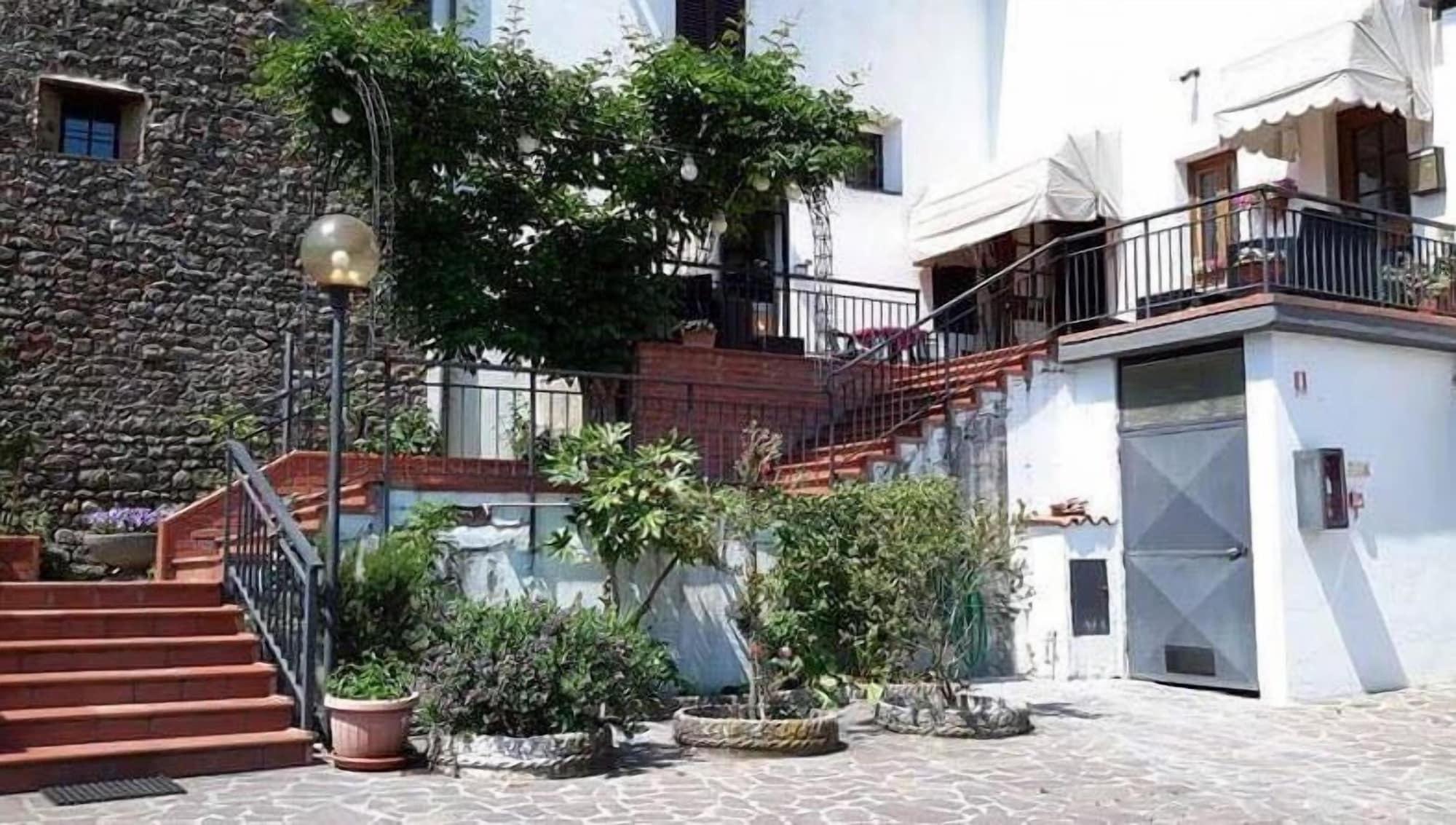 Varios La Magione
