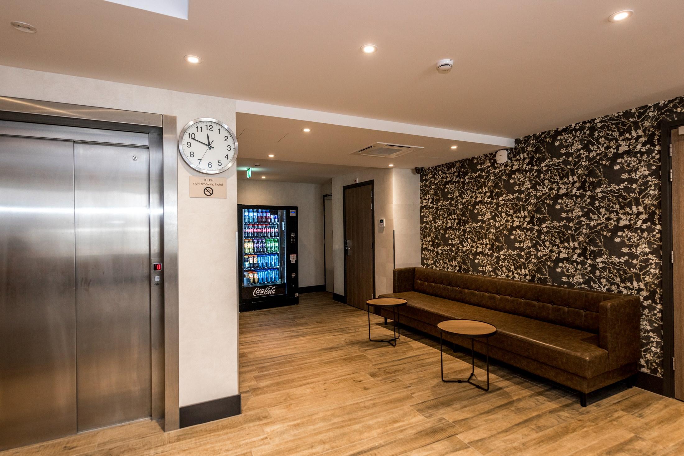 Vista Lobby XO Hotel Inner
