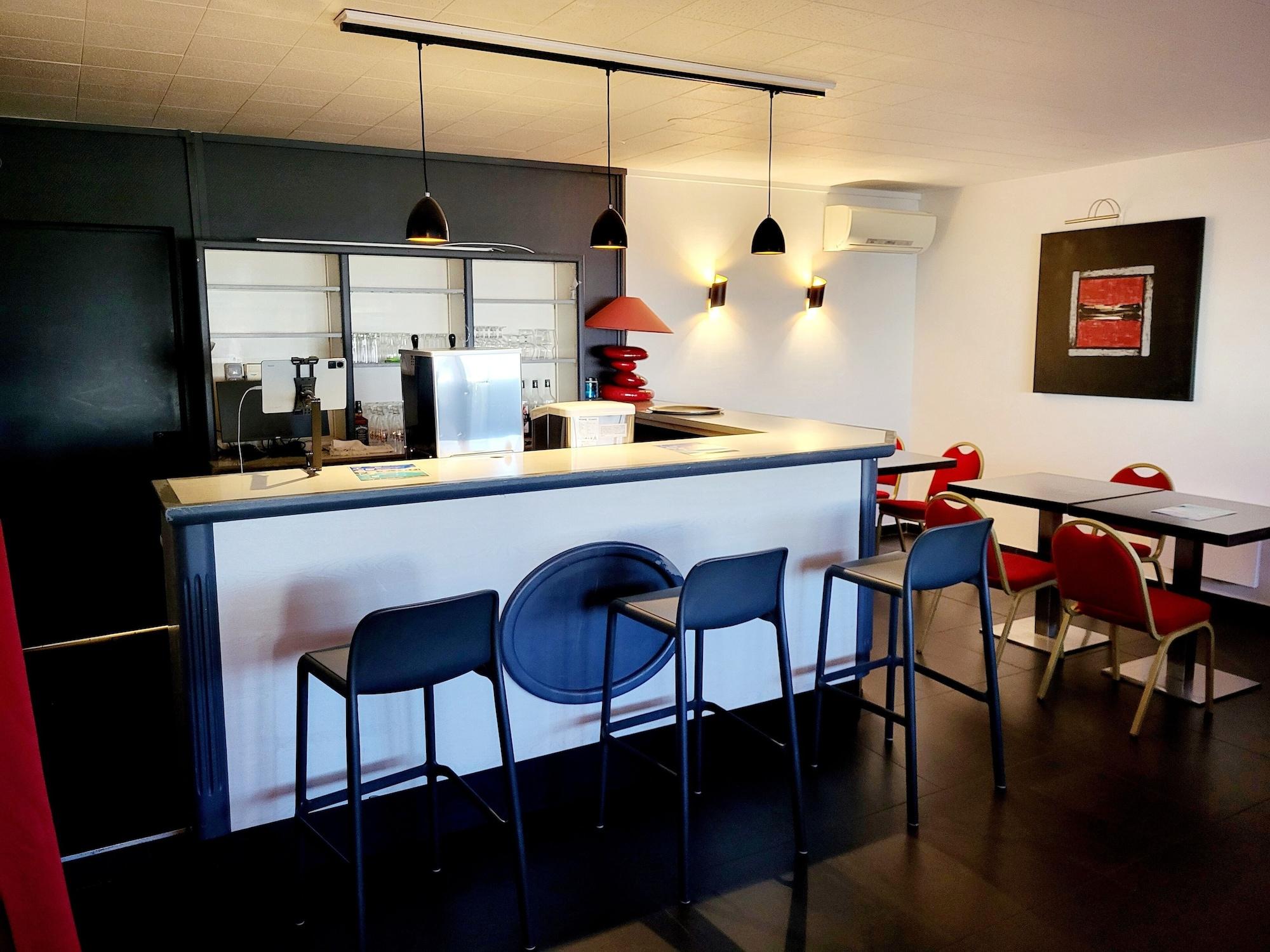 Bar/Salón LOGIS Le Capricorne