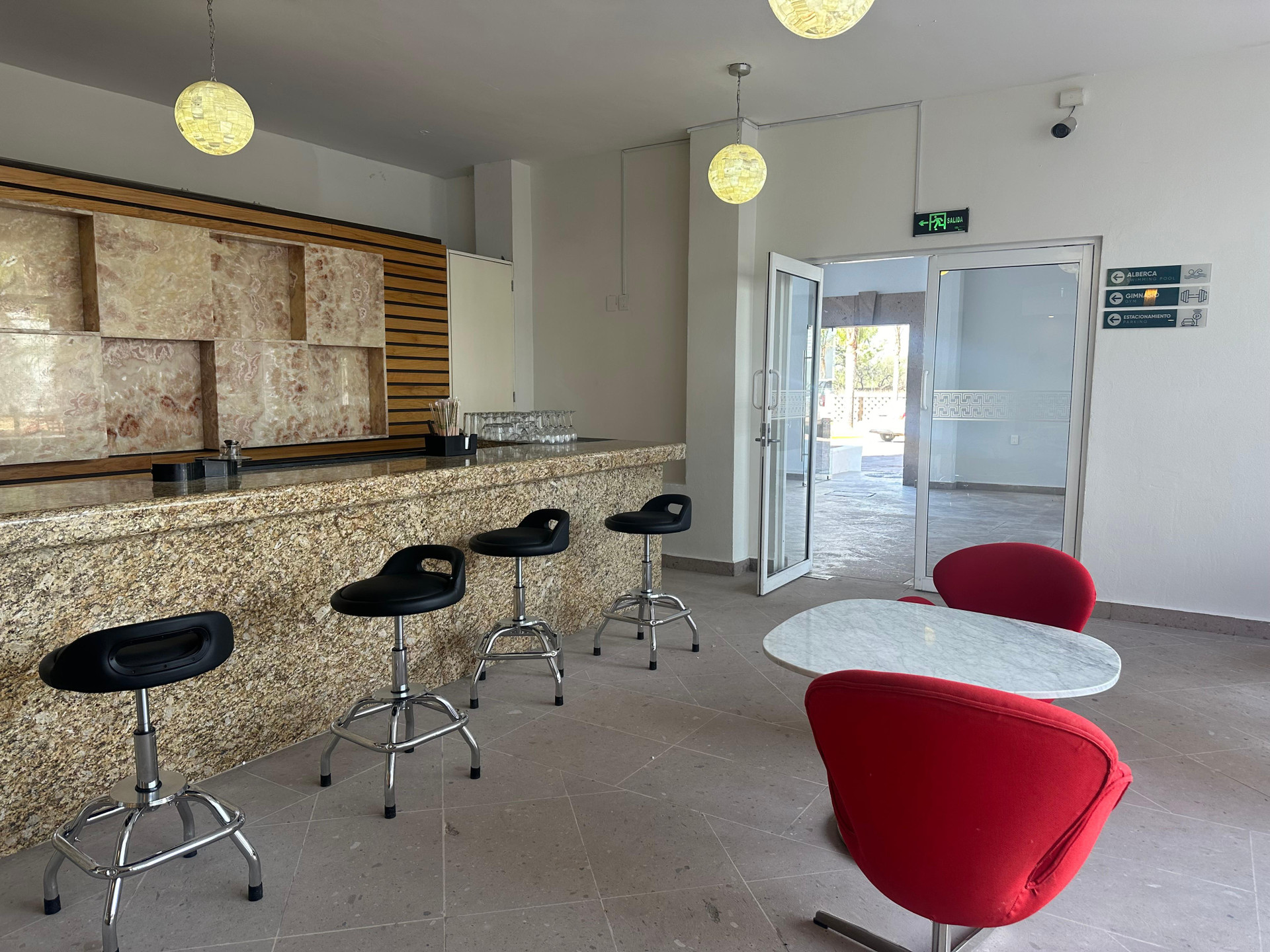 Bar/Salón InHouse Leon