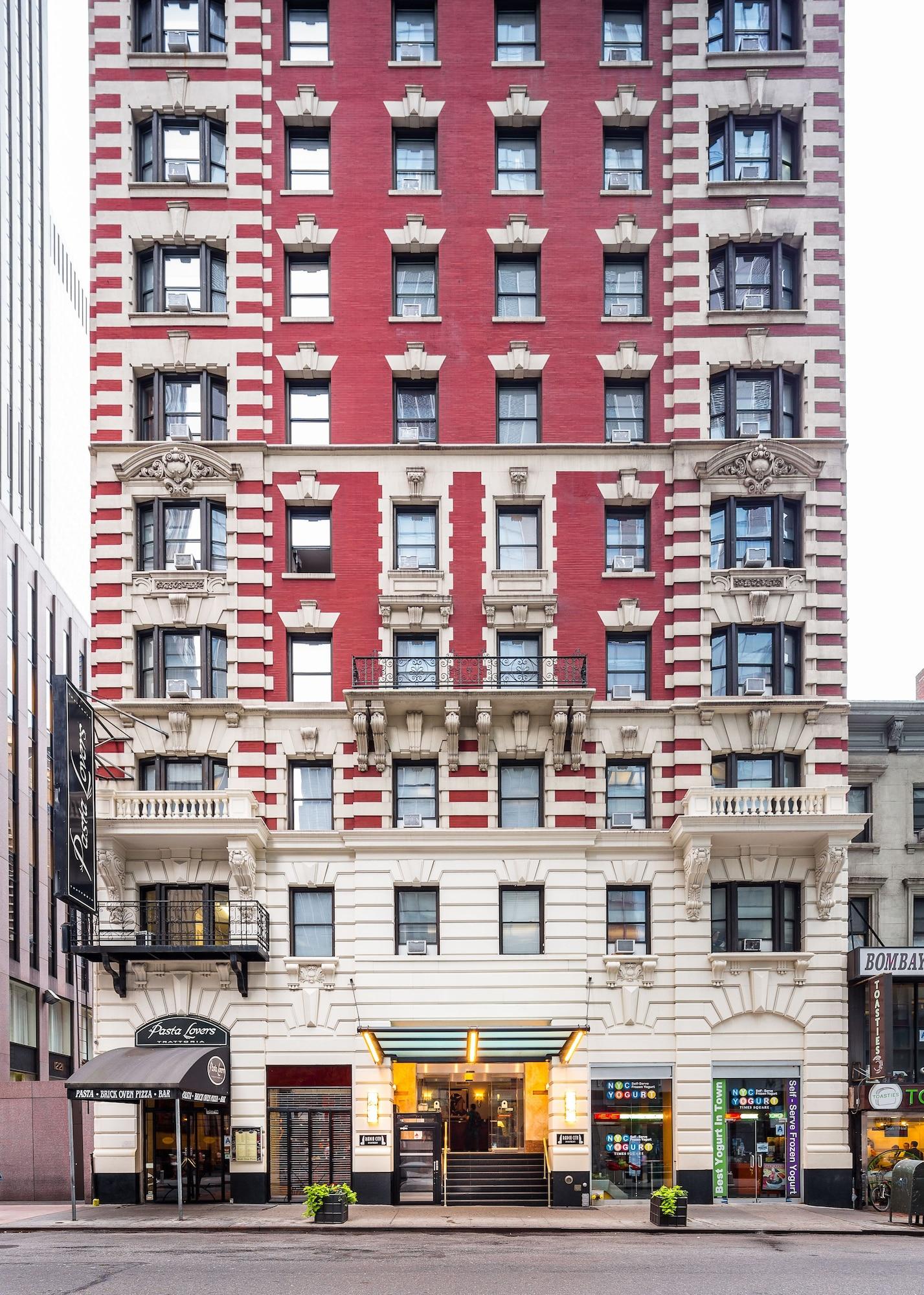 Vista Exterior Radio City Apartments