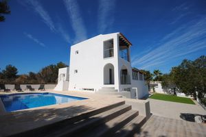 Renta temporal - Modern Ibiza Villa with Private Pool – Close to the Beach & San Antonio Bay